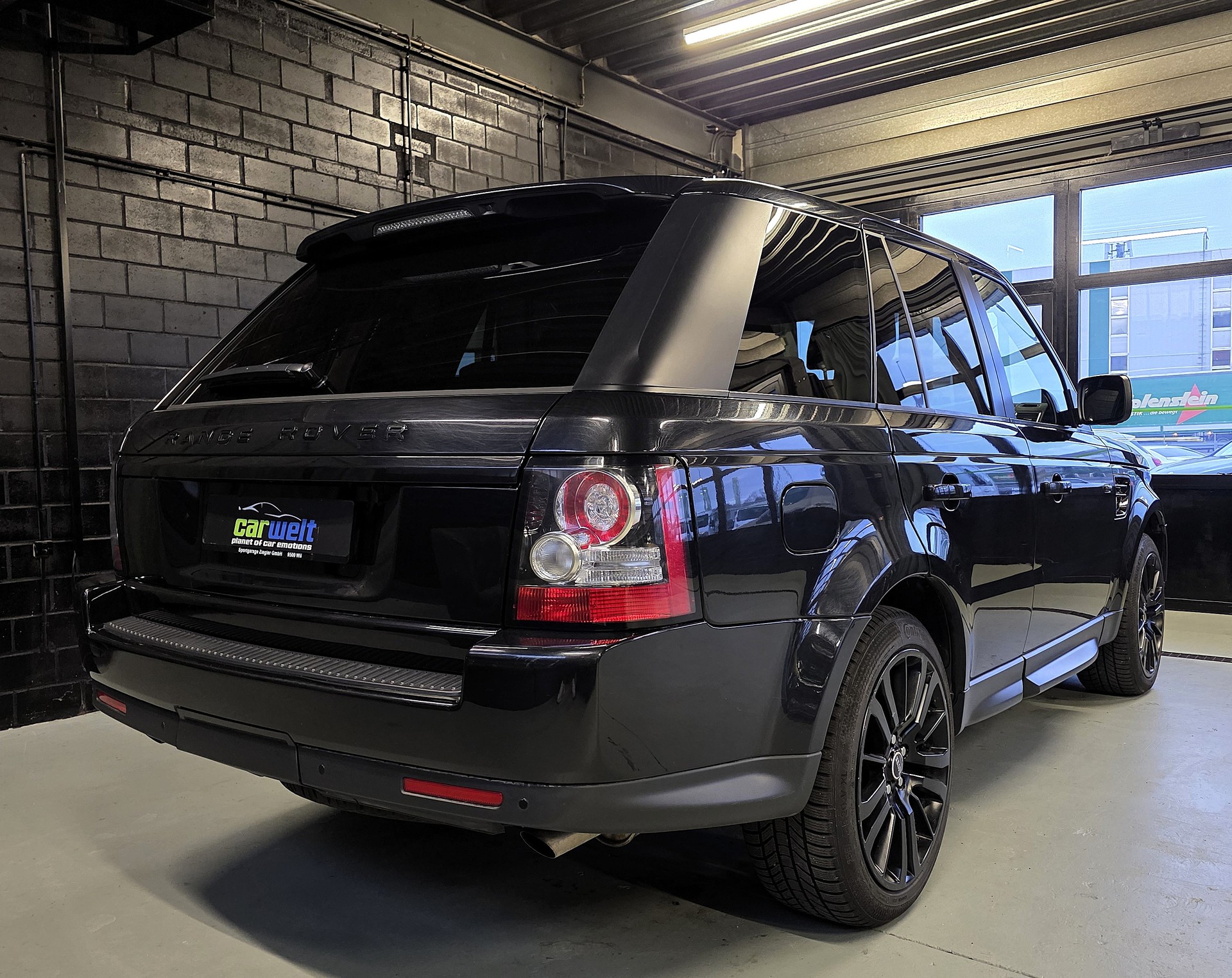 LAND ROVER Range Rover Sport 3.0 TDV6 HSE Automatic-image-2