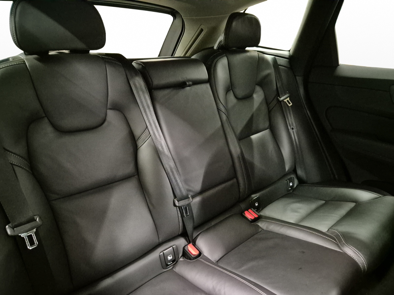 VOLVO XC60 2.0 T8 TE Plus Dark eAWD-image-17