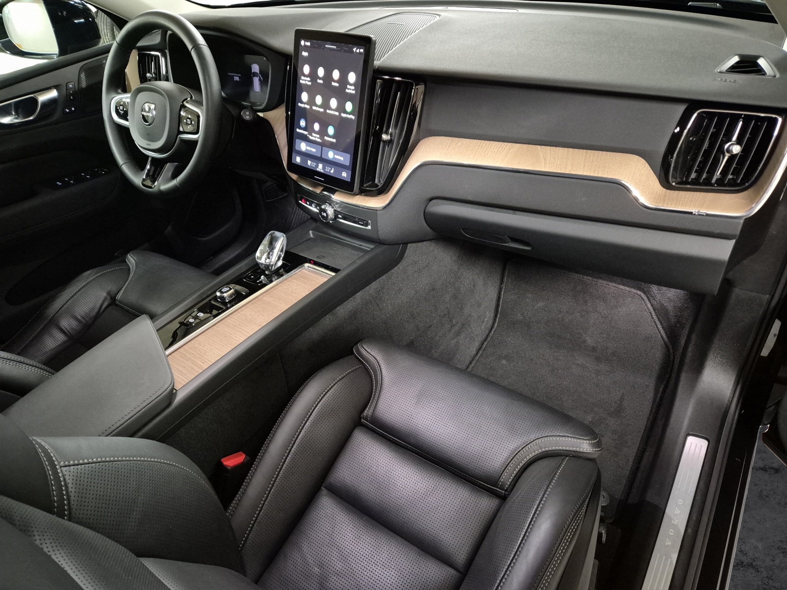 VOLVO XC60 2.0 T8 TE Plus Dark eAWD-image-15
