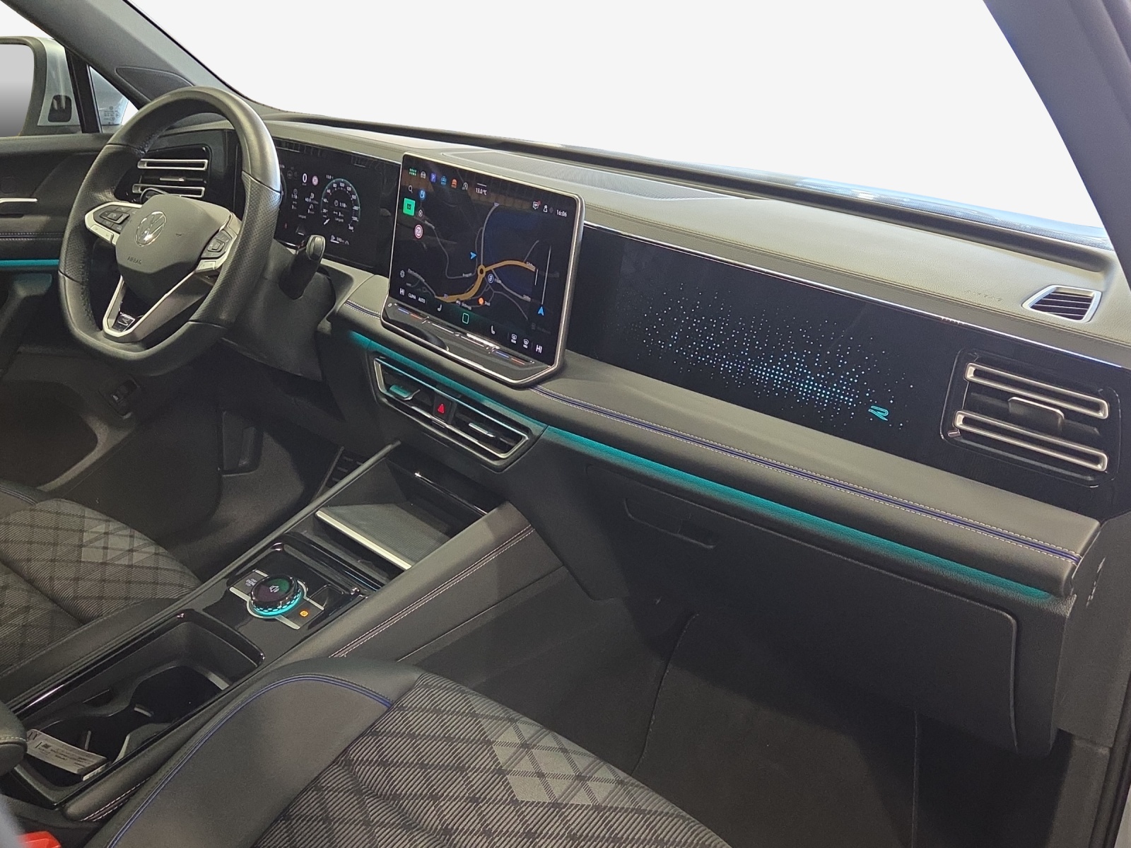 VW Tiguan 2.0 TDI SCR R-Line 4Motion DSG-image-13
