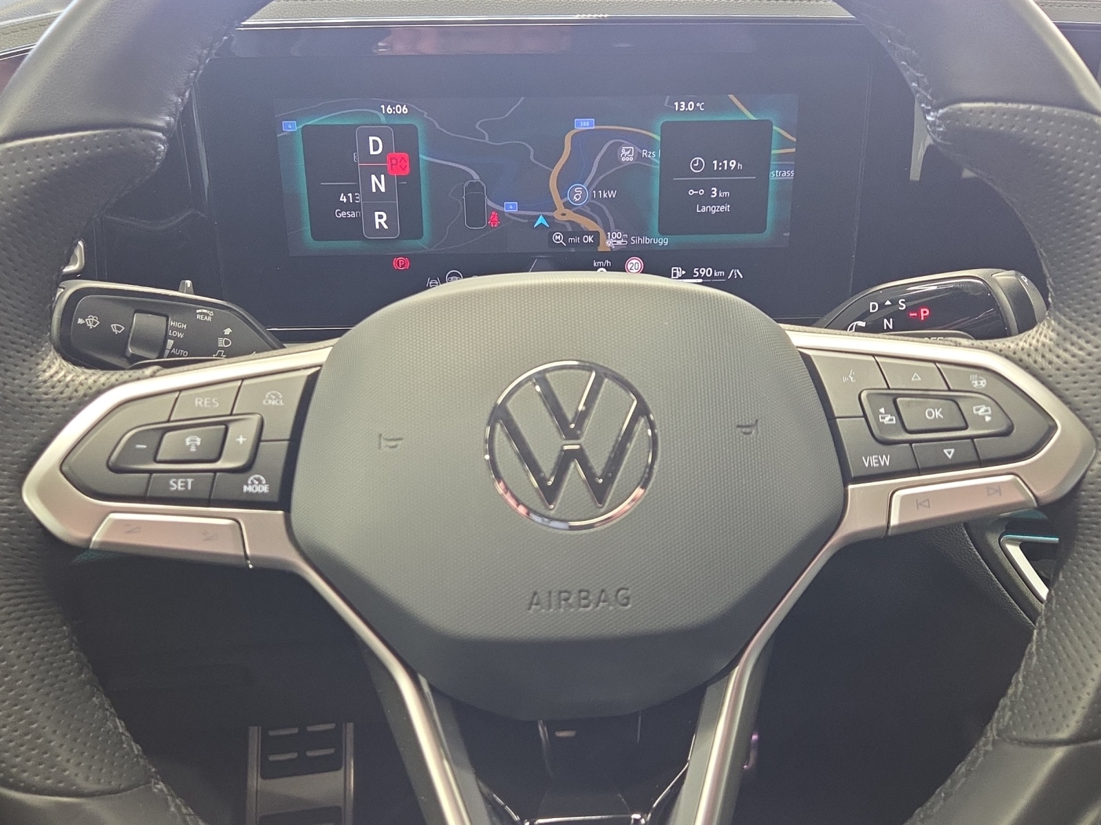 VW Tiguan 2.0 TDI SCR R-Line 4Motion DSG-image-14