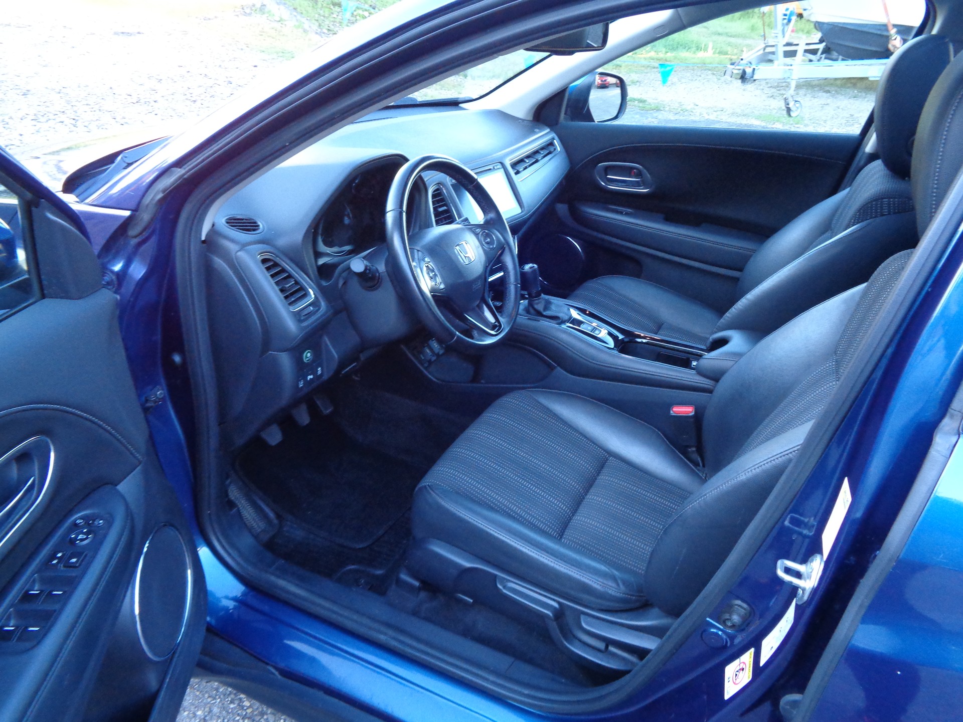 HONDA HR-V 1.6i-DTEC Executive-image-8