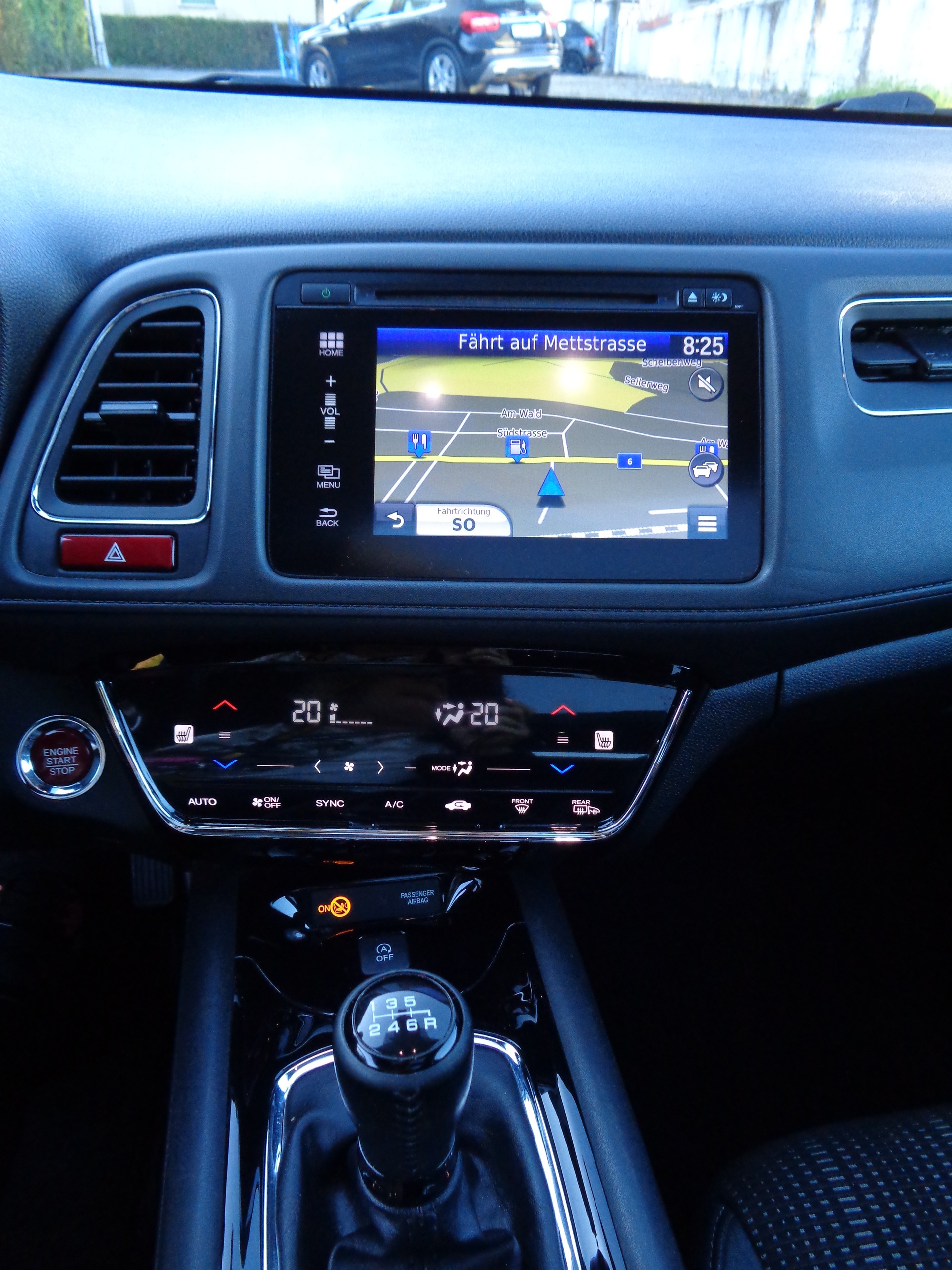 HONDA HR-V 1.6i-DTEC Executive-image-12