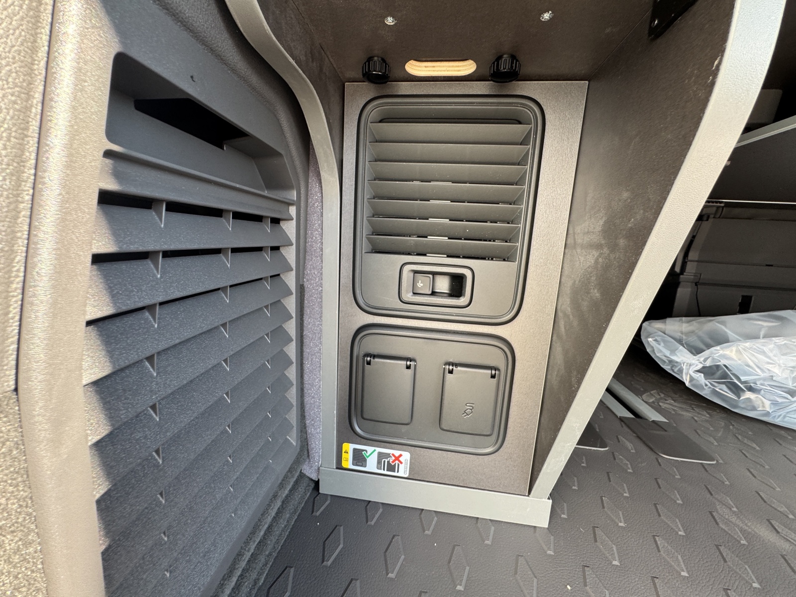 VW California 2.0 TDI Beach Tour-image-14