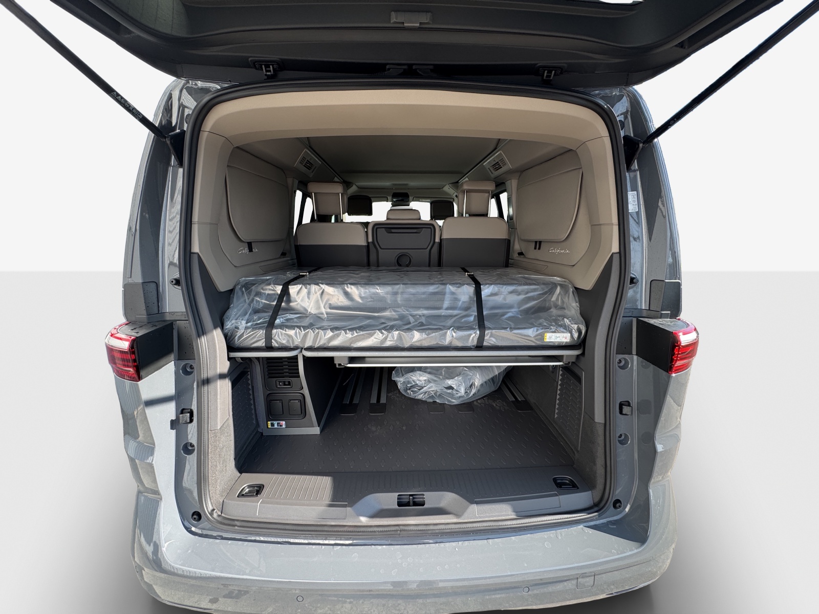 VW California 2.0 TDI Beach Tour-image-12