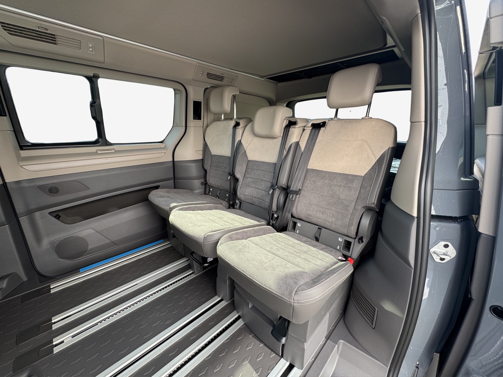 VW California 2.0 TDI Beach Tour-image-11