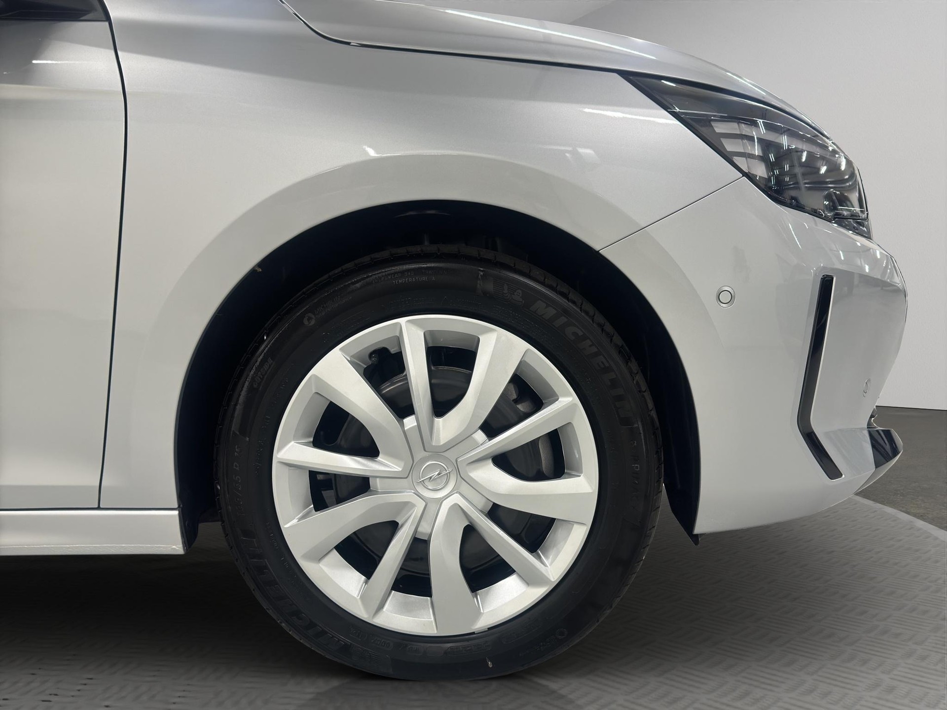 OPEL Corsa 1.2 T Edition-image-12