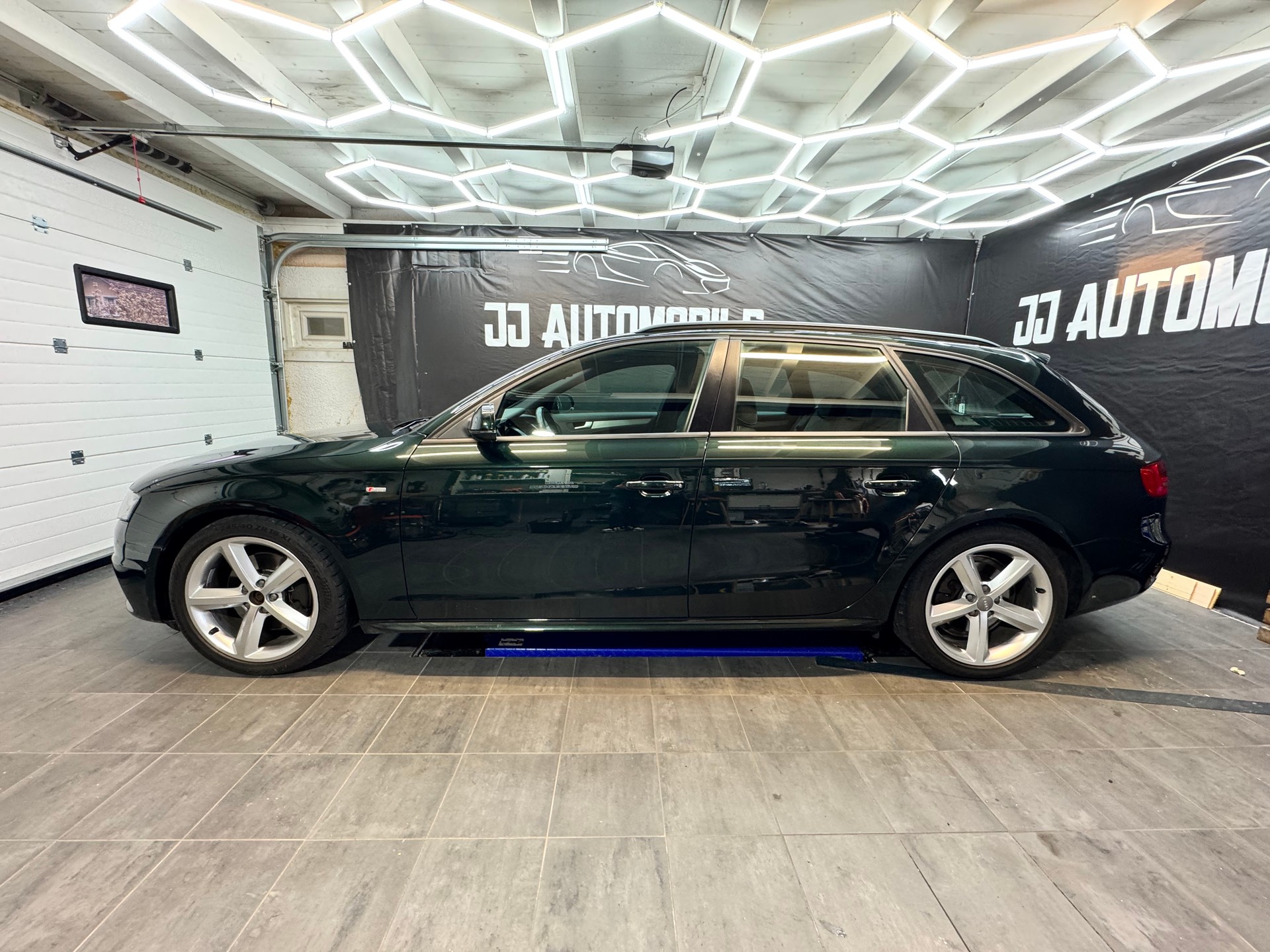 AUDI A4 Avant 2.0 TFSI quattro S-tronic-image-2