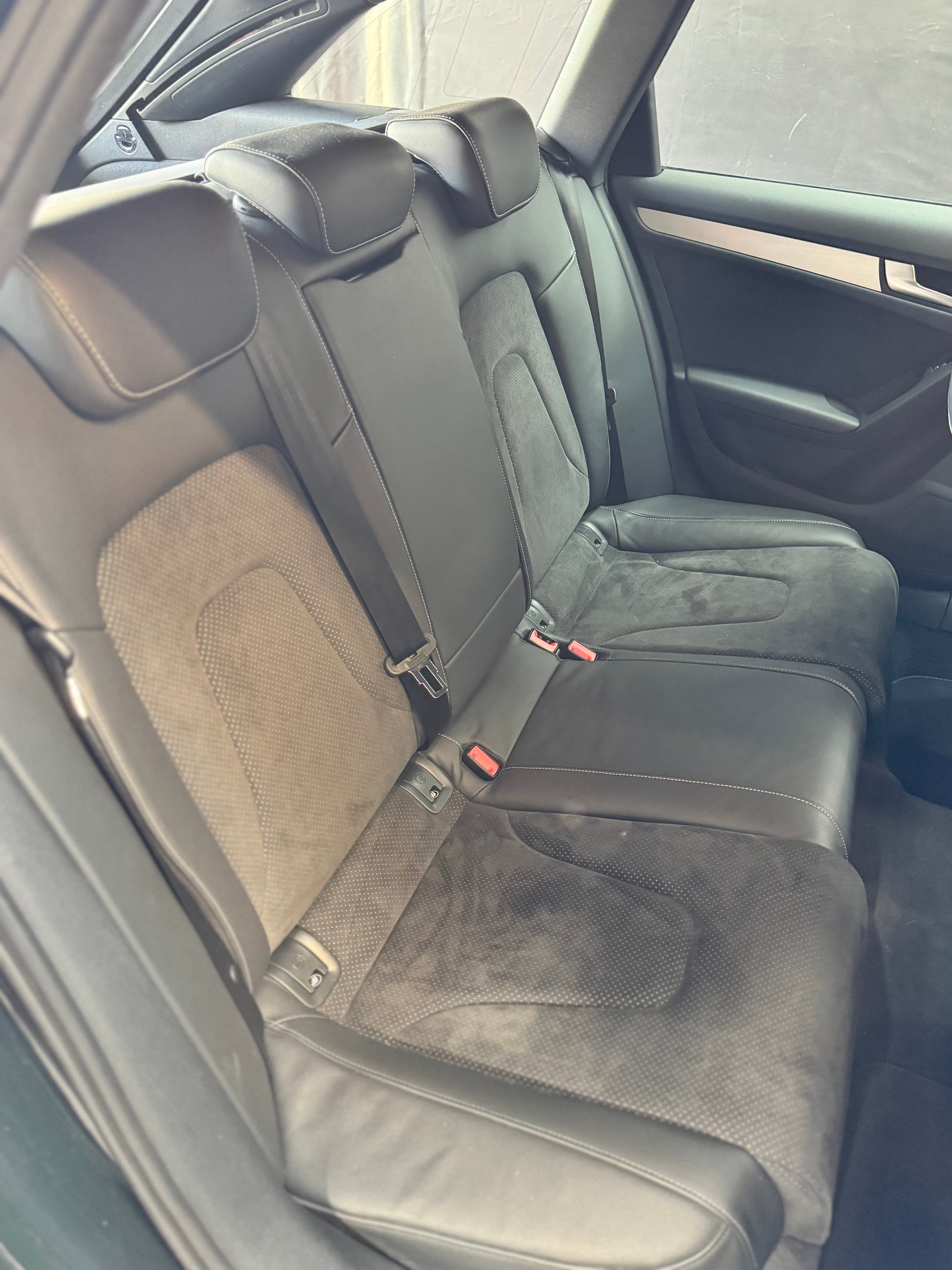 AUDI A4 Avant 2.0 TFSI quattro S-tronic-image-8