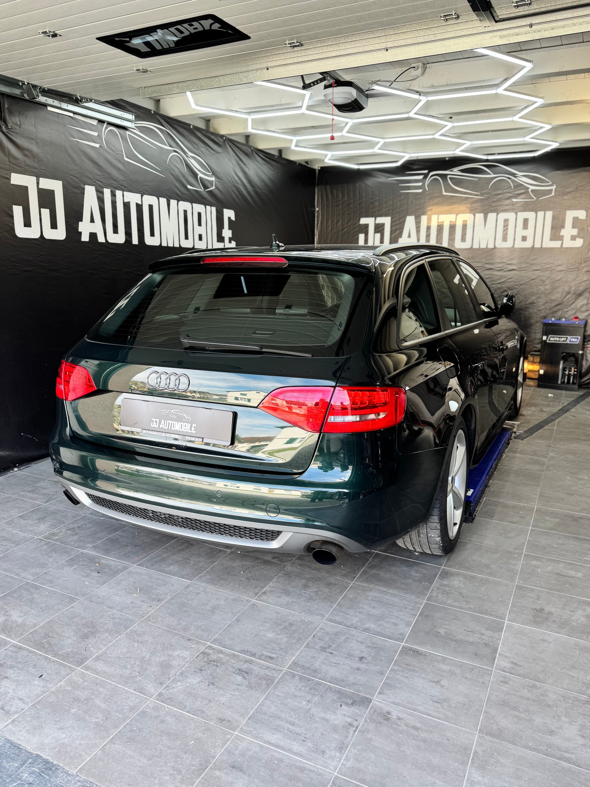 AUDI A4 Avant 2.0 TFSI quattro S-tronic-image-3