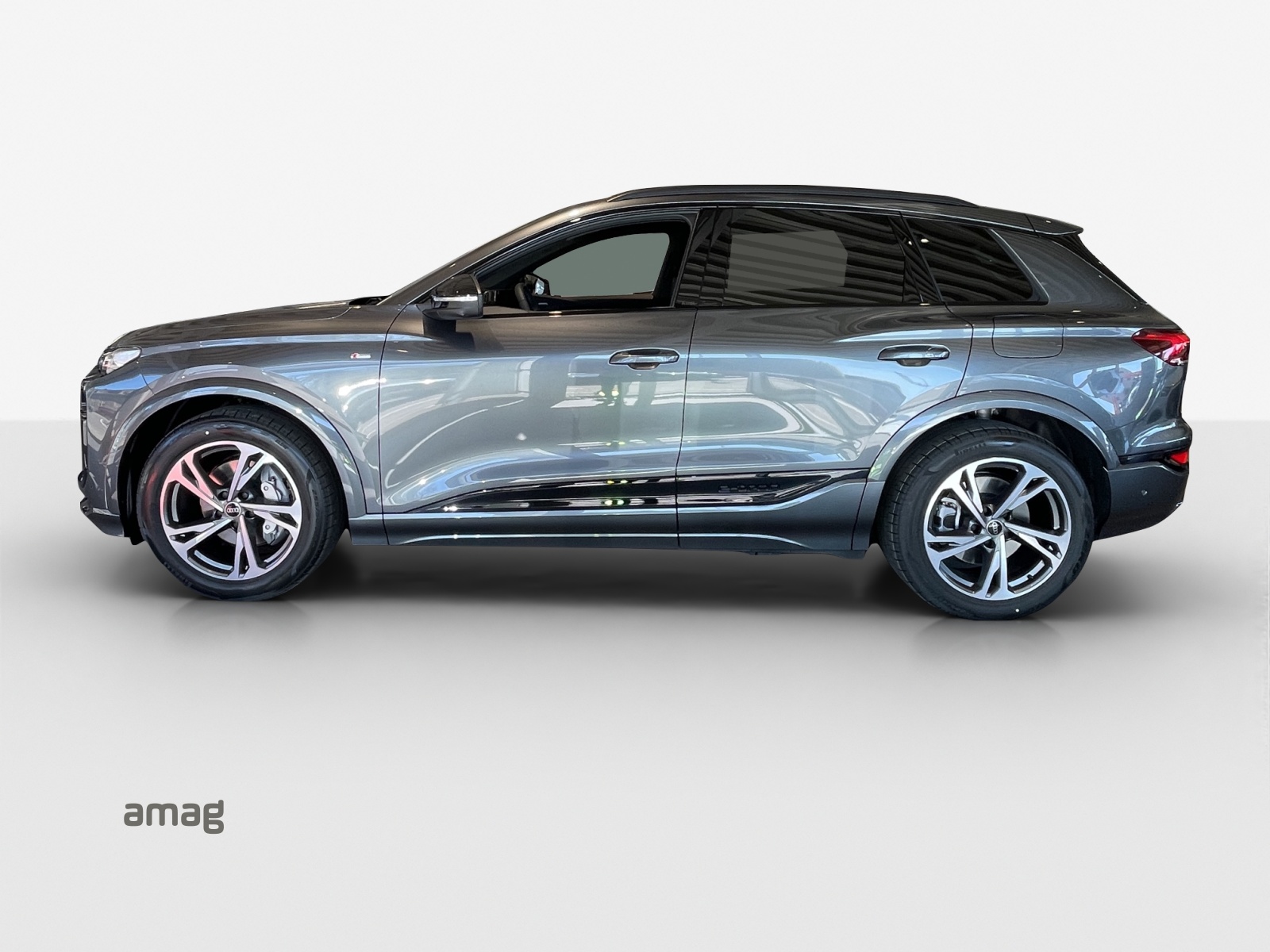 AUDI Q6 e-tron quattro-image-1