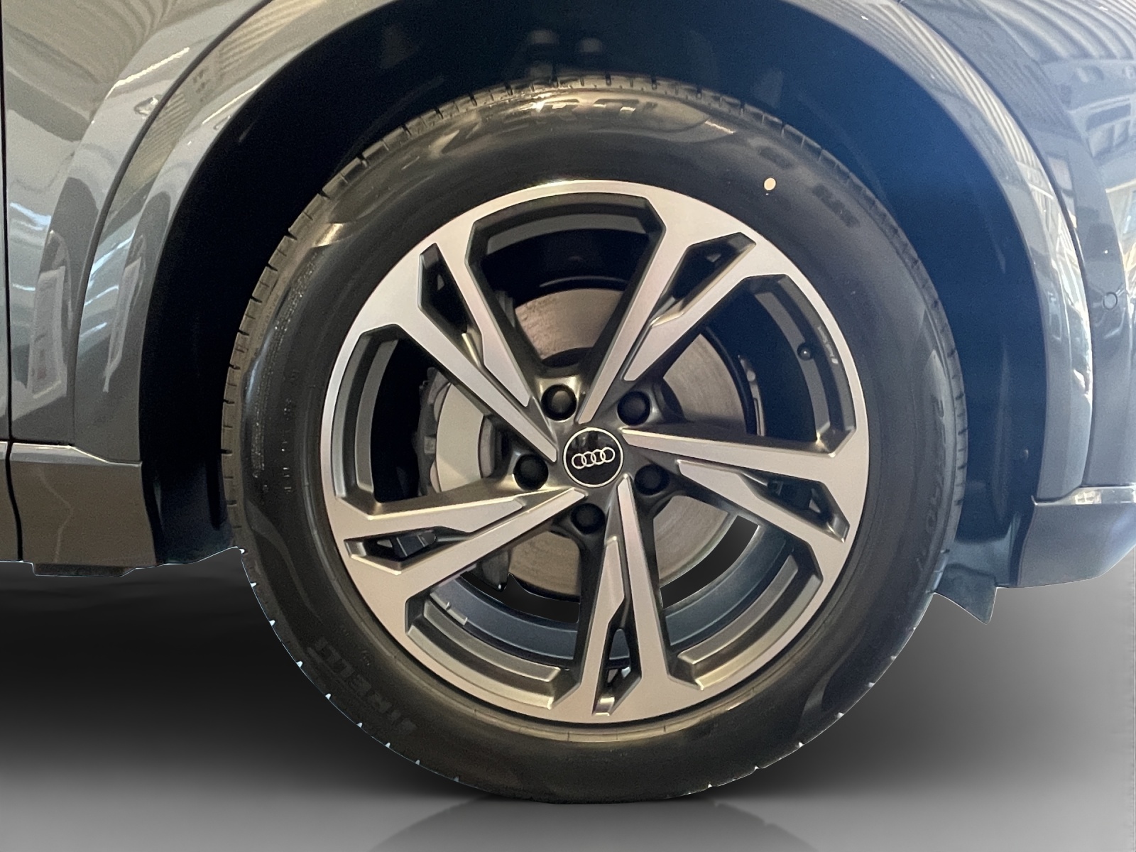 AUDI Q6 e-tron quattro-image-13