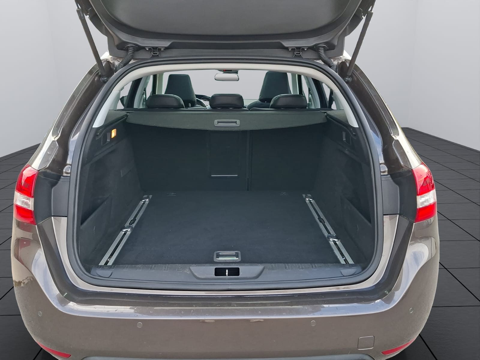 PEUGEOT 308 SW 1.2 THP Business-image-6