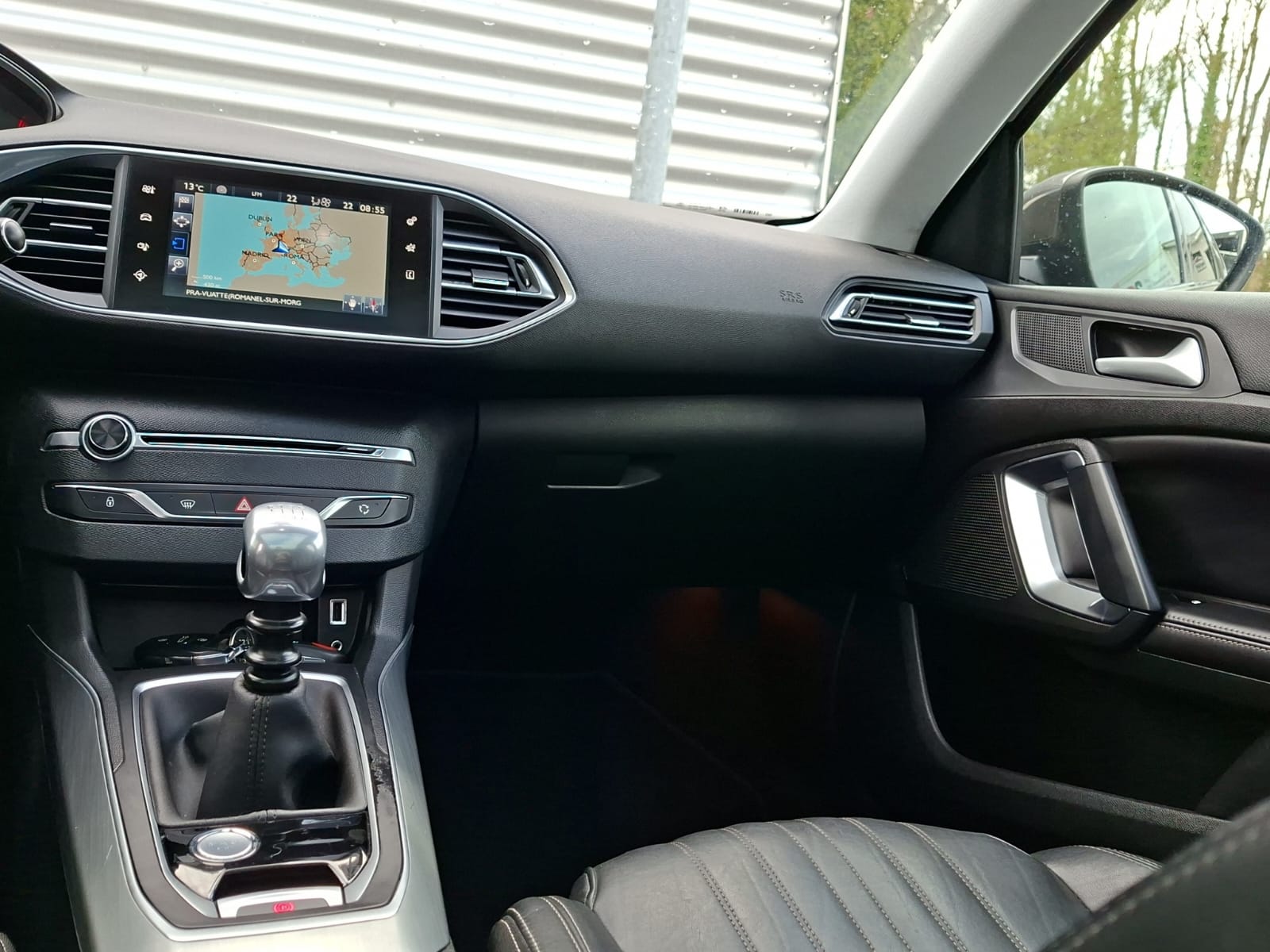 PEUGEOT 308 SW 1.2 THP Business-image-15