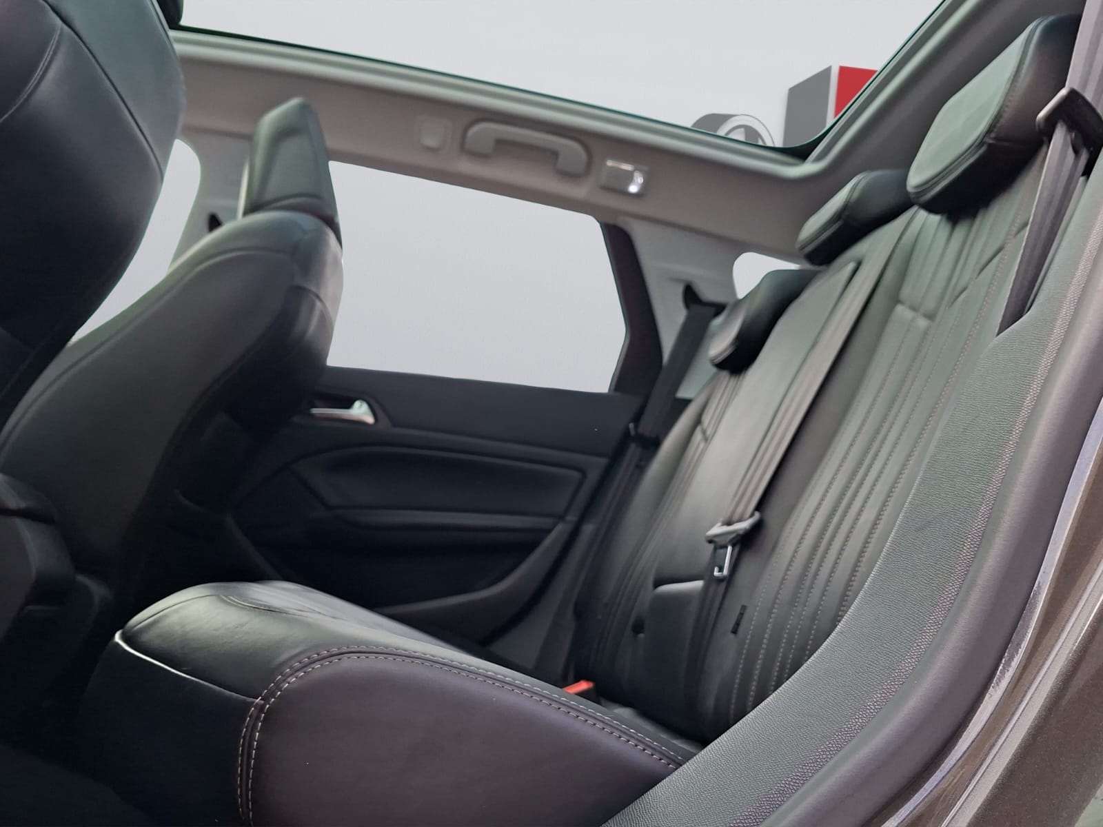 PEUGEOT 308 SW 1.2 THP Business-image-9