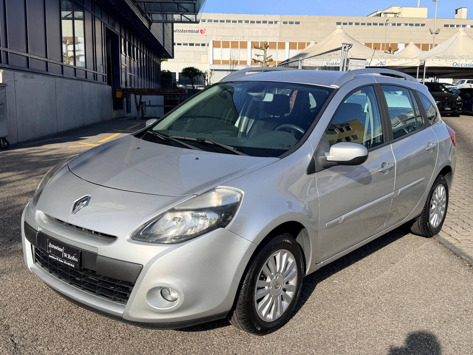 RENAULT Clio Grandtour 1.6 16V Dynamique Automatic-image-6