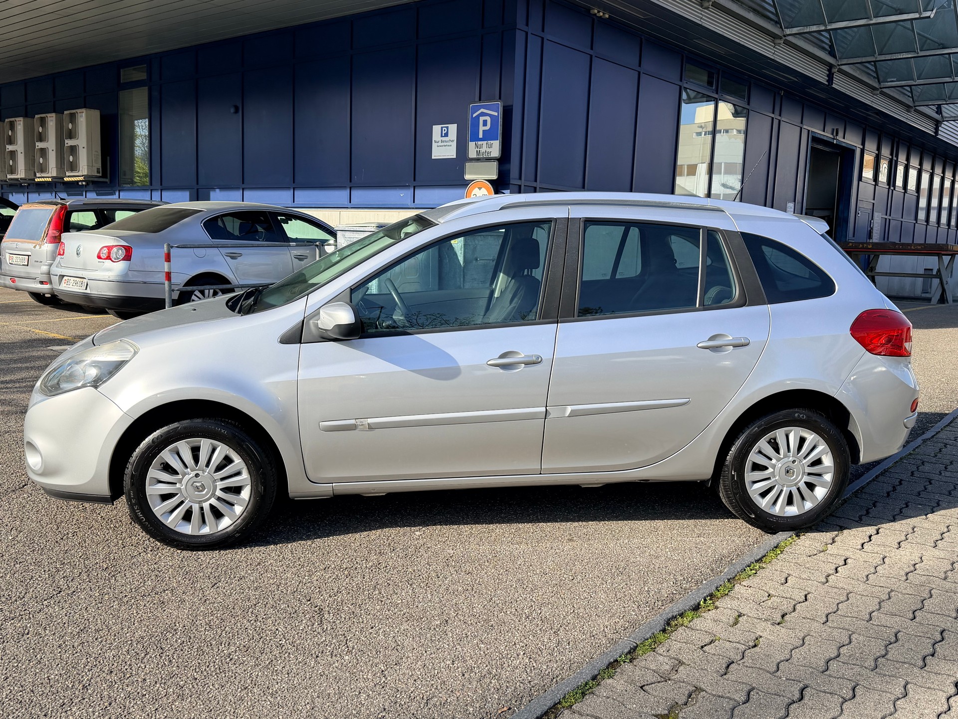 RENAULT Clio Grandtour 1.6 16V Dynamique Automatic-image-5