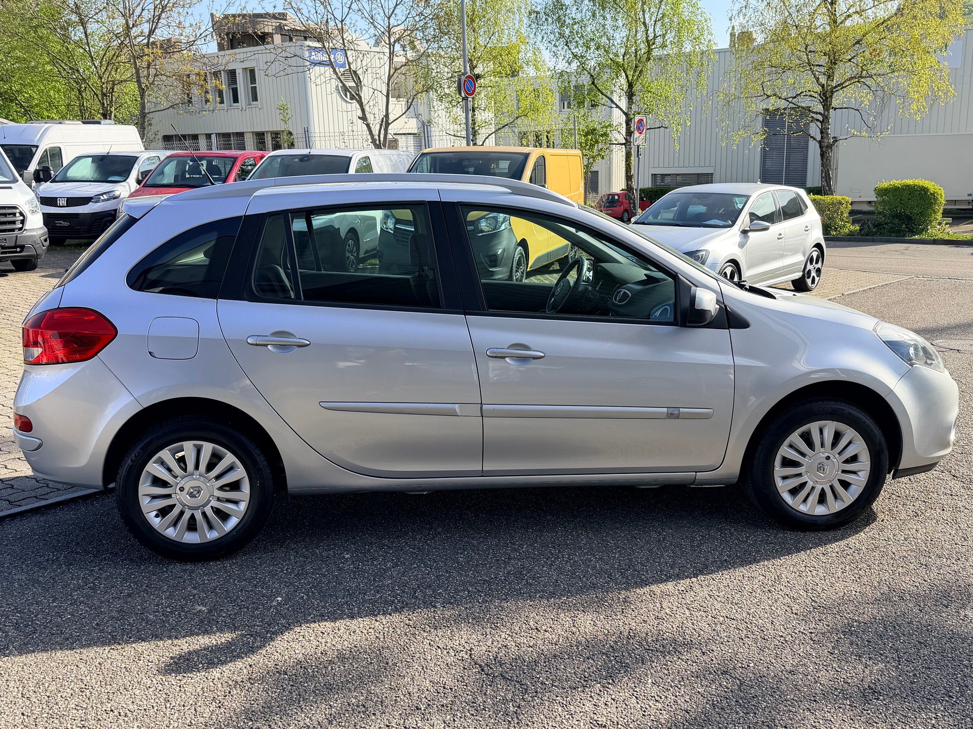 RENAULT Clio Grandtour 1.6 16V Dynamique Automatic-showroom-element-1