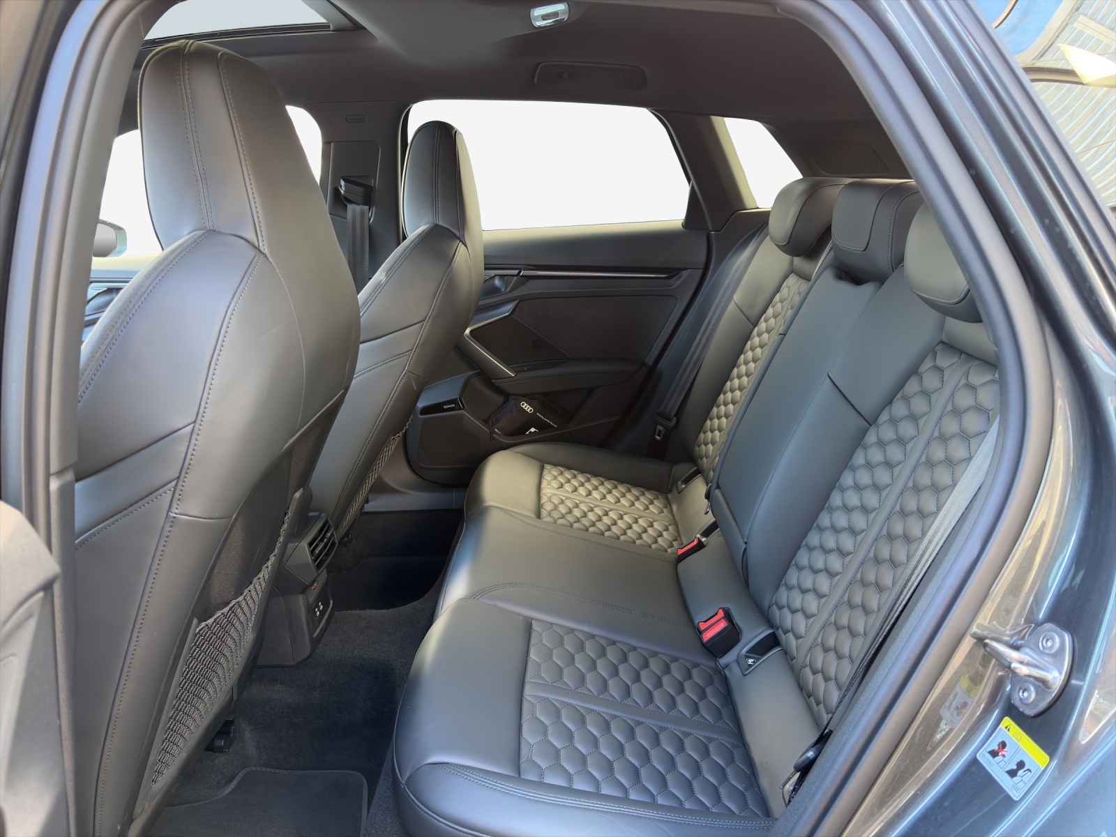 AUDI RS3 Sportback 2.5 TSI quattro S-tronic-image-11