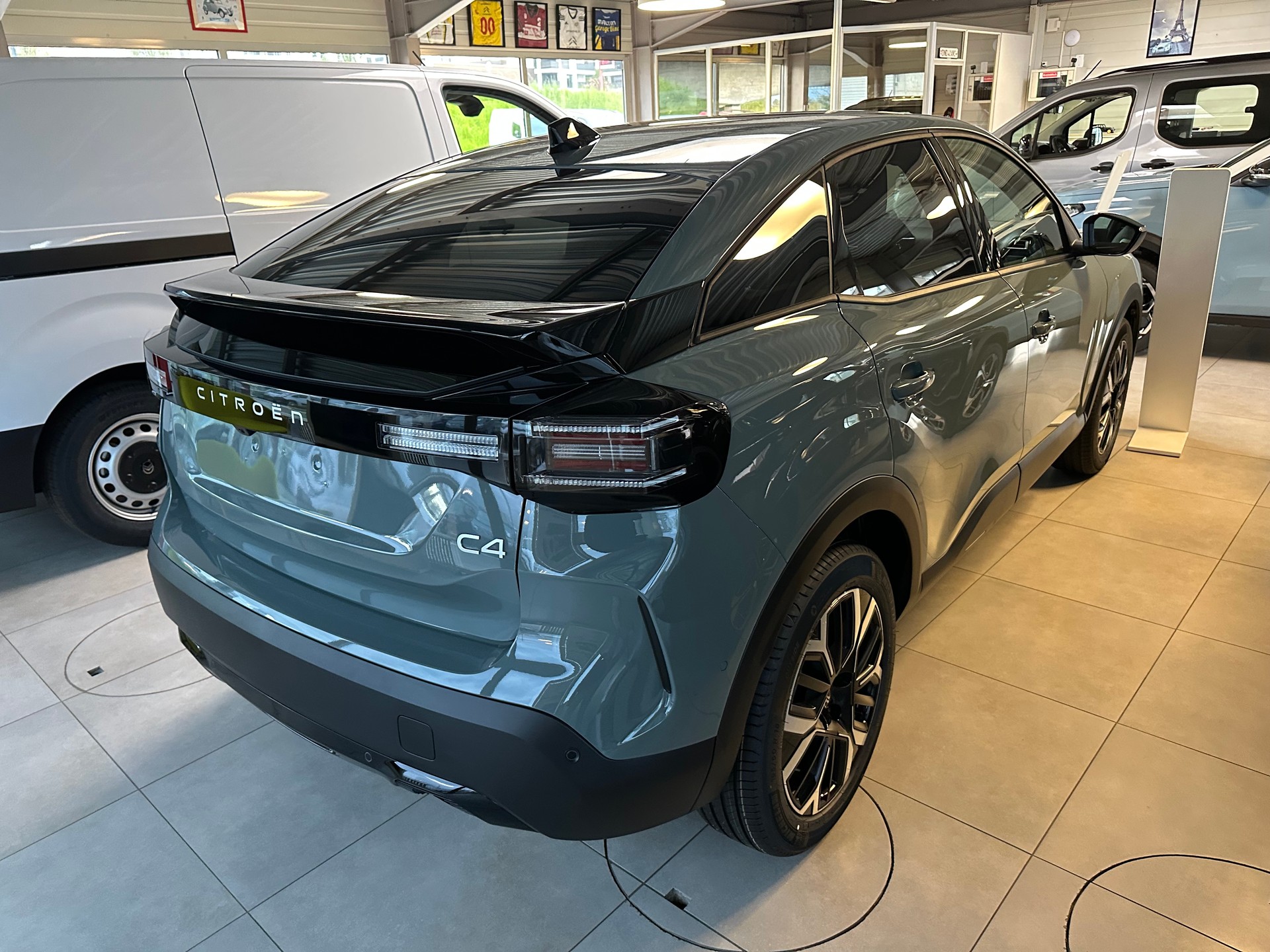 CITROEN C4 Hybrid 136 e-DCS6 Max-image-5