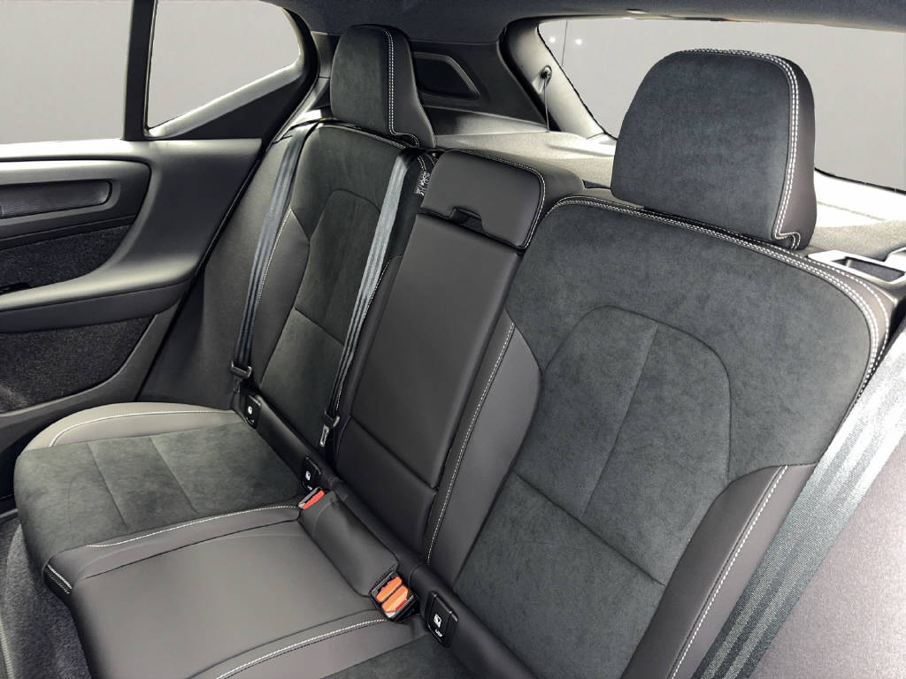VOLVO XC40 2.0 B4 MH Ultra Dark-image-10