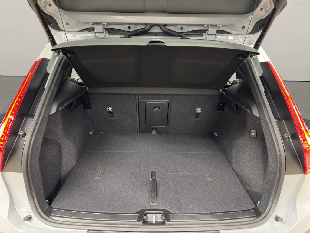 VOLVO XC40 2.0 B4 MH Ultra Dark-image-11