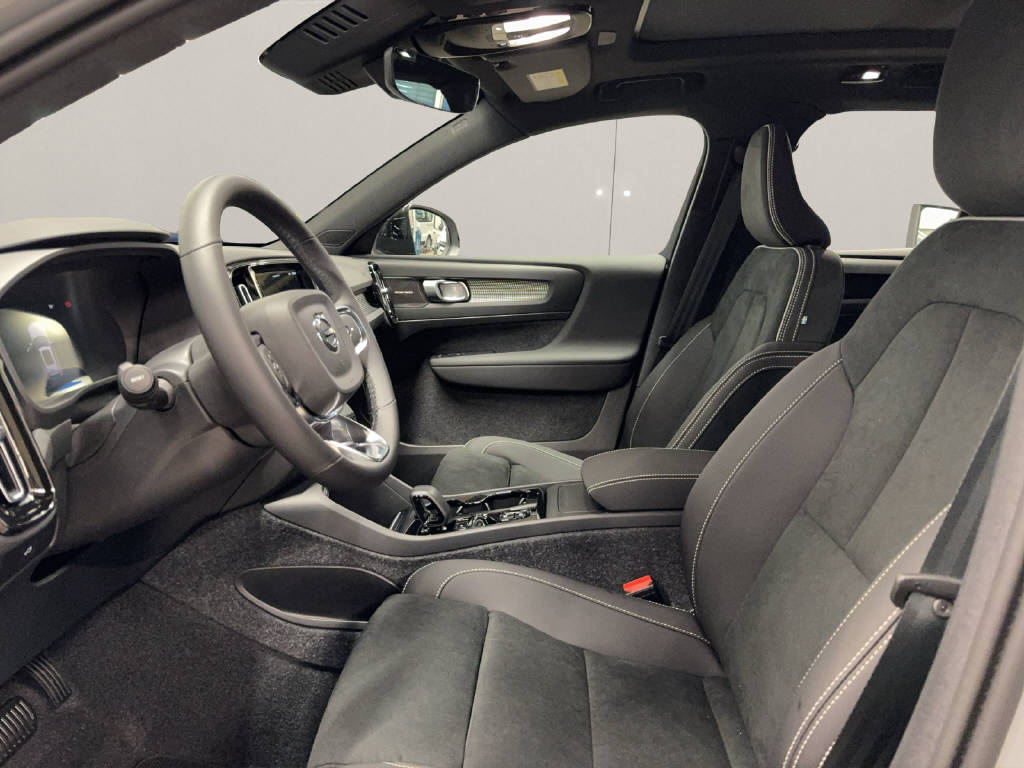 VOLVO XC40 2.0 B4 MH Ultra Dark-image-12
