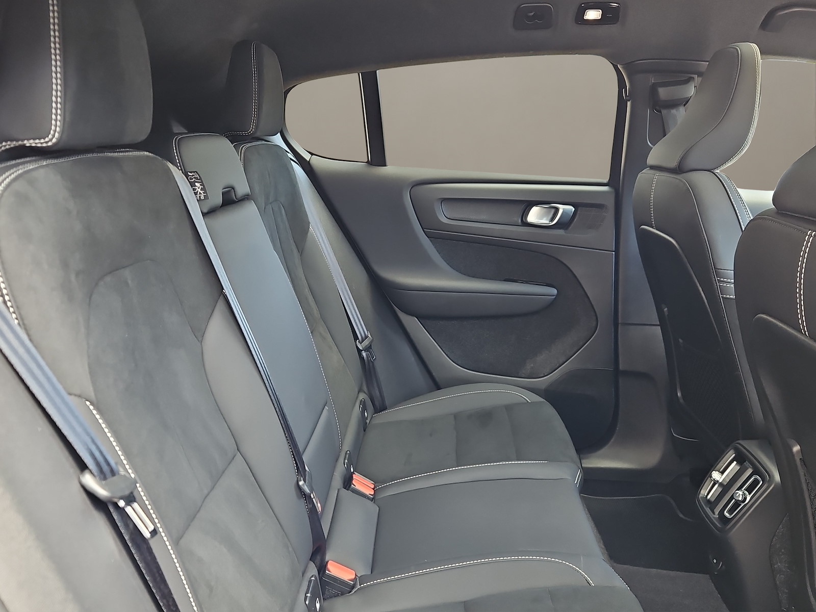 VOLVO C40 Recharge Twin-image-11