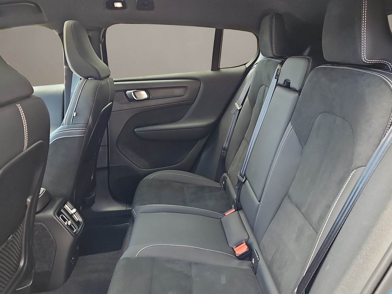 VOLVO C40 Recharge Twin-image-10