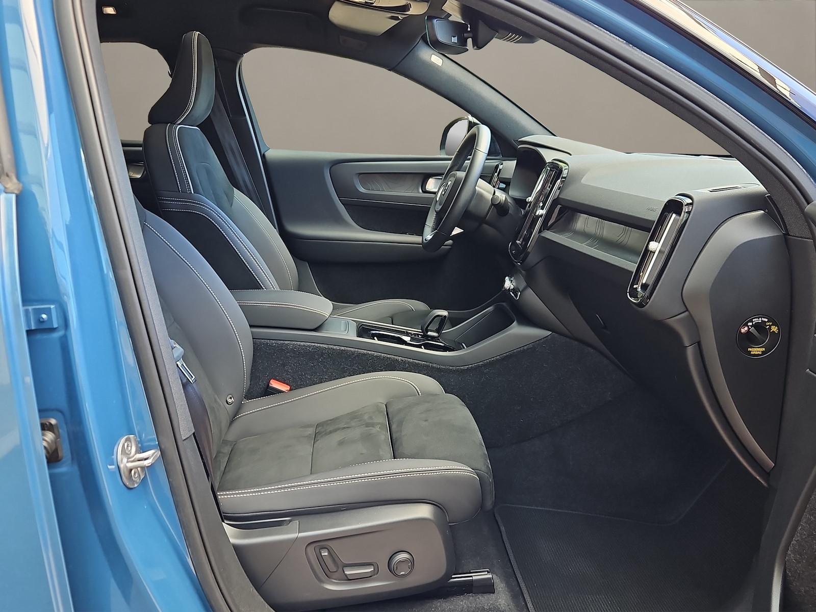 VOLVO C40 Recharge Twin-image-12