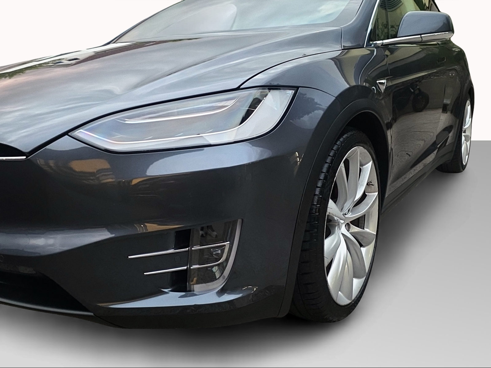 TESLA Model X 100 D Performance-showroom-element-1