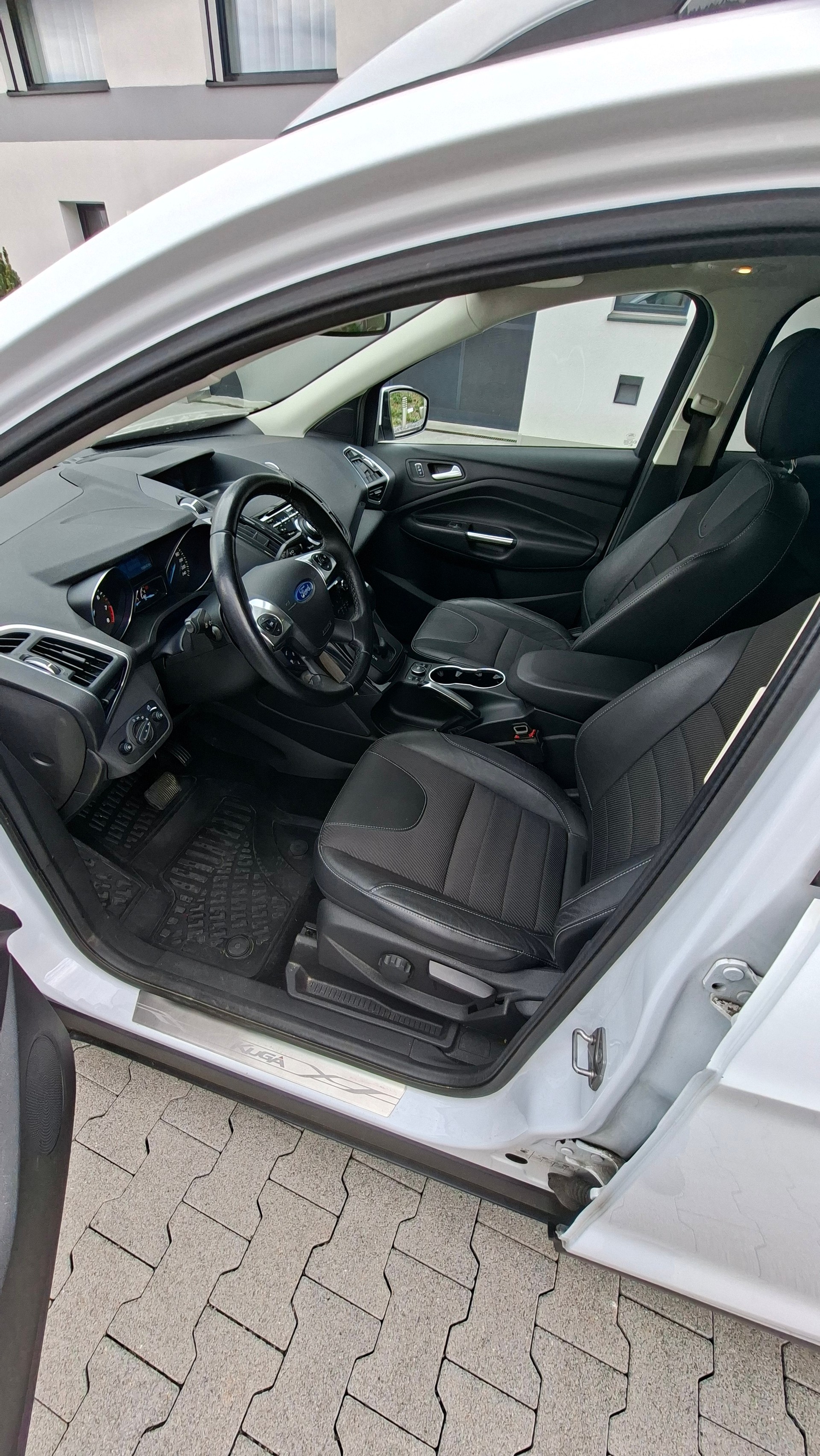 FORD 1.6 EcoB Titanium-image-4