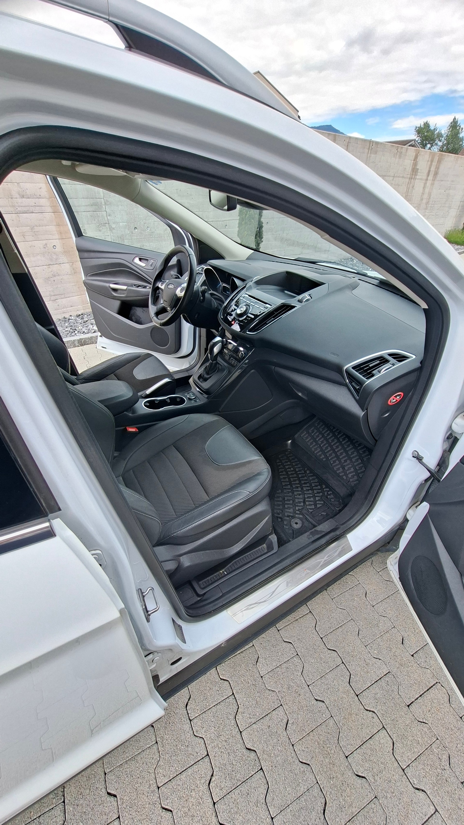 FORD 1.6 EcoB Titanium-image-10