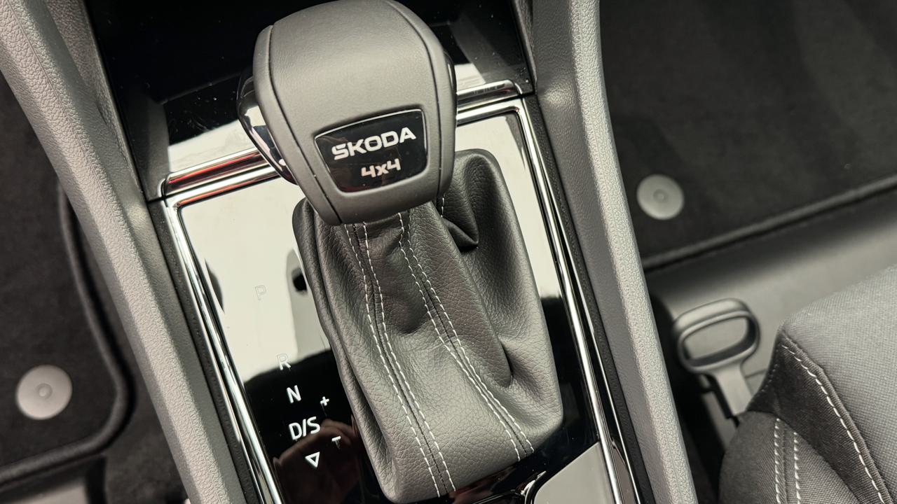 SKODA Karoq 2.0 TSI SportLine 4x4-image-10