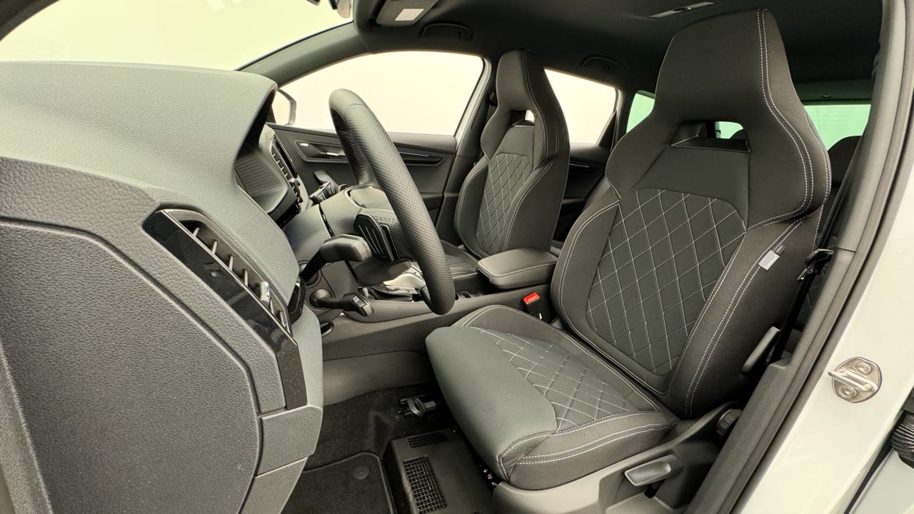 SKODA Karoq 2.0 TSI SportLine 4x4-image-4