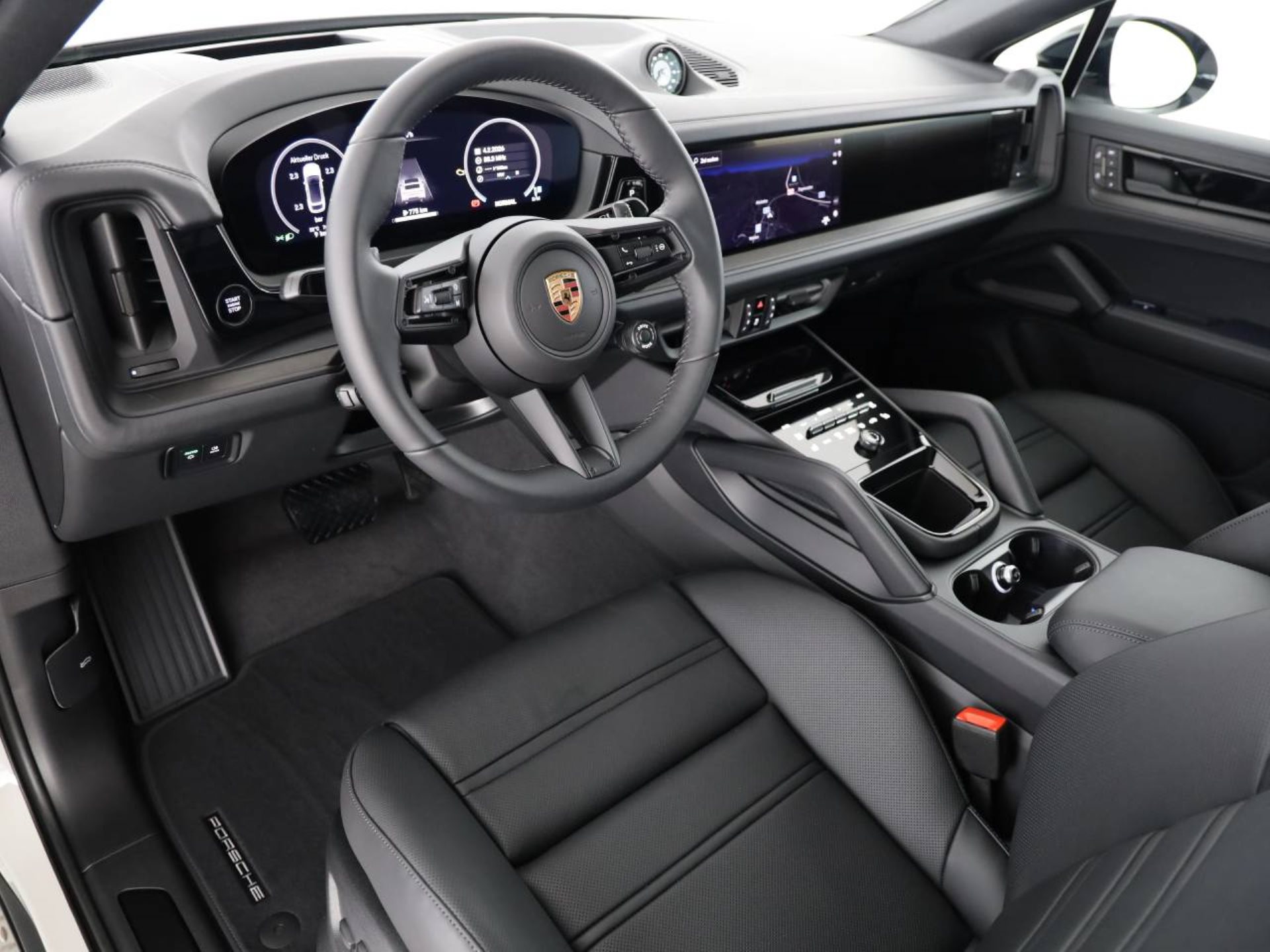 PORSCHE Cayenne Coupé Black Edition-showroom-element-3