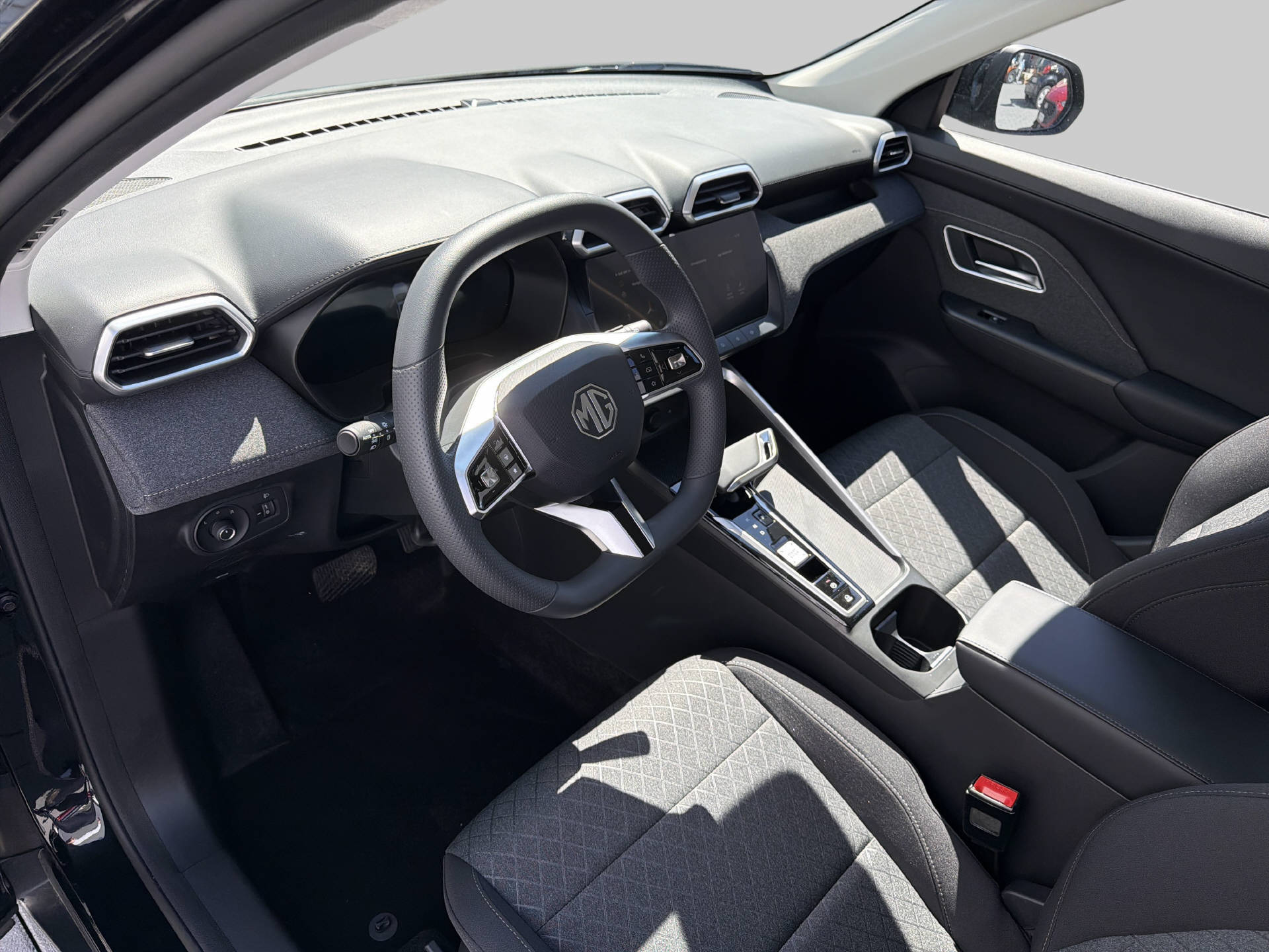 MG ZS 1.5 Hybrid+ Standard-image-5