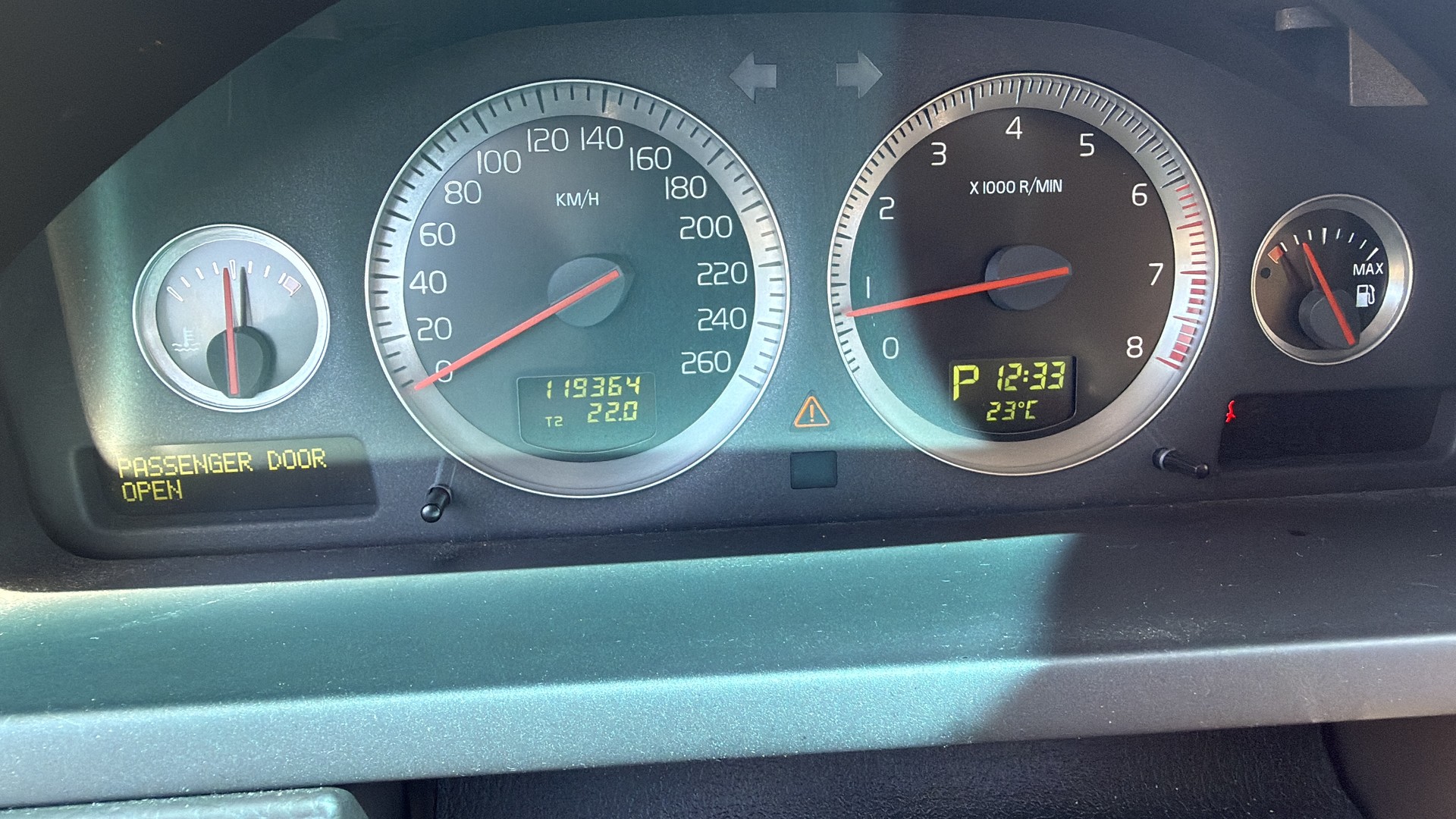 VOLVO XC90 3.2 AWD Momentum-image-12