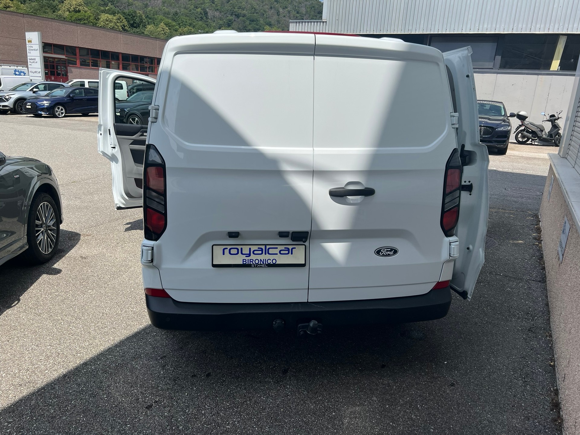 FORD Transit Custom Van 300 L1H1 Trend-image-2