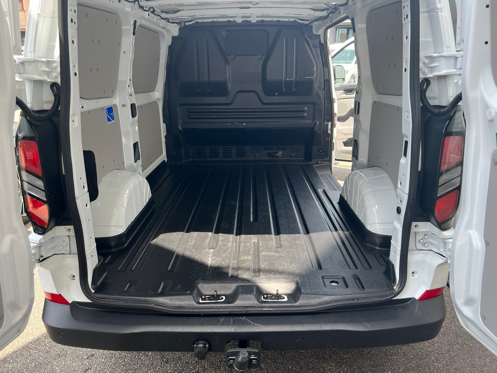 FORD Transit Custom Van 300 L1H1 Trend-image-5