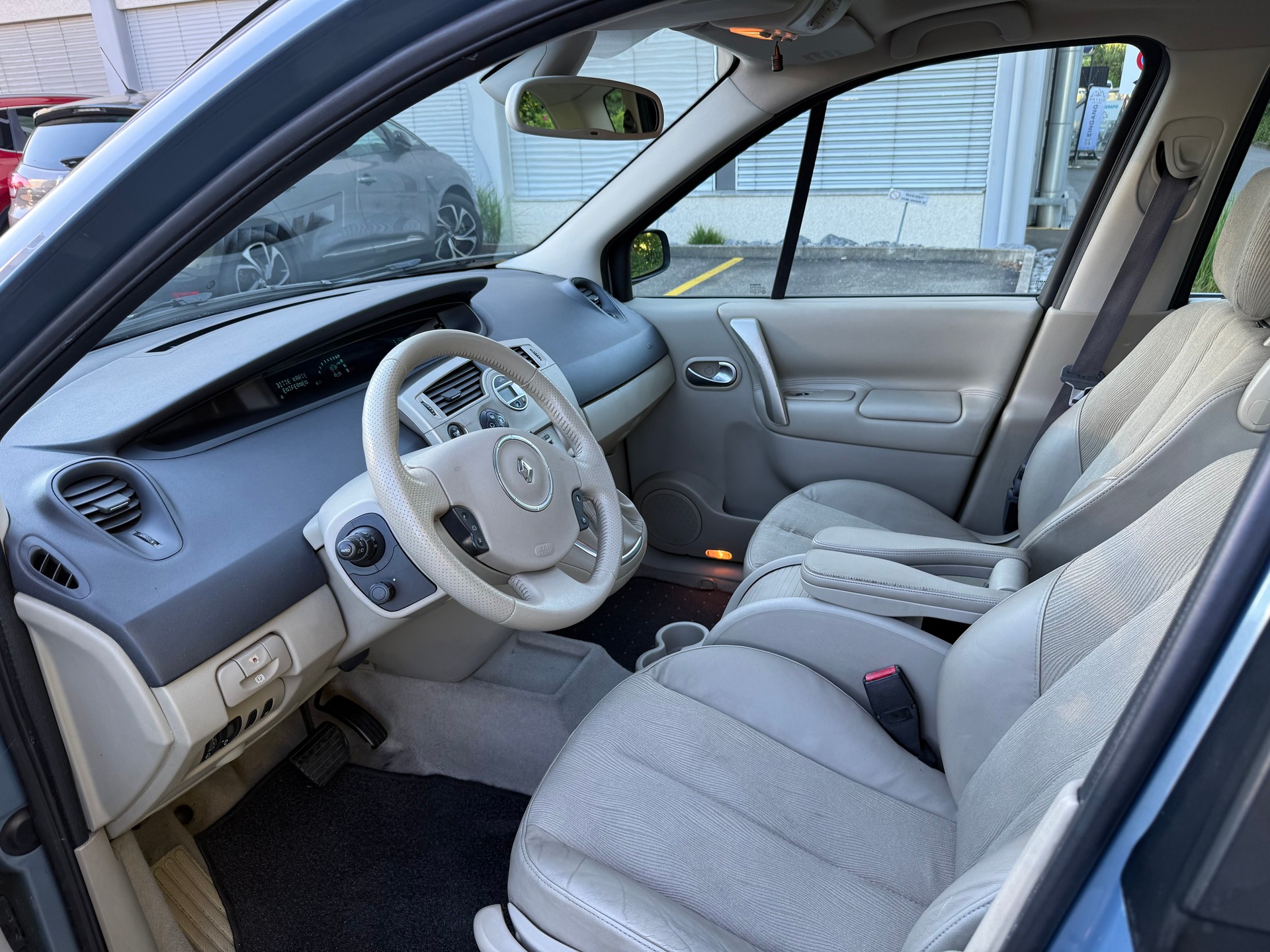 RENAULT Grand Scénic 2.0 16V Fairway Automatic-image-6