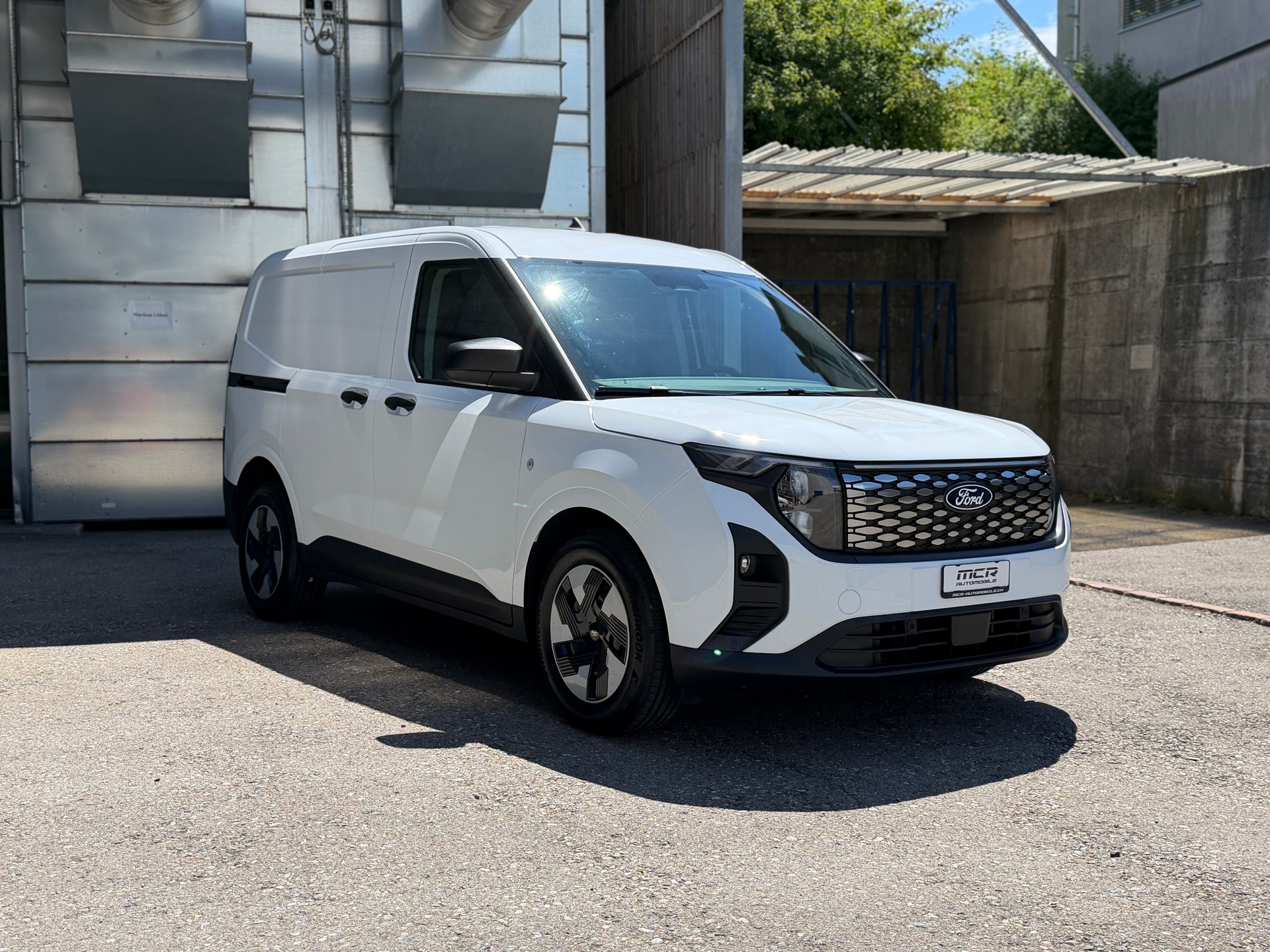 FORD E-Transit ⚡ Courier Van Trend 5 J. Garantie-showroom-element-3
