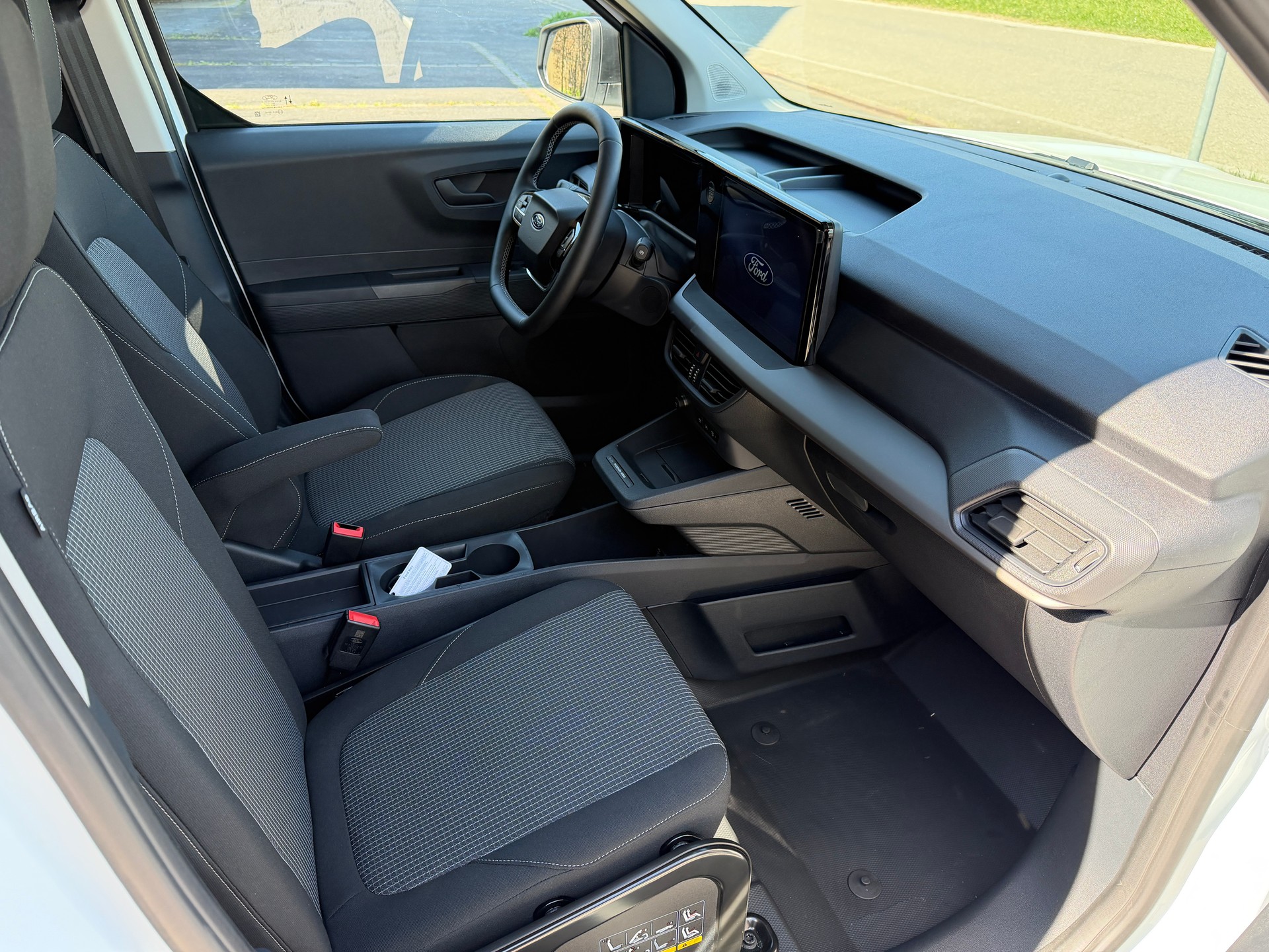 FORD E-Transit ⚡ Courier Van Trend 5 J. Garantie-image-8