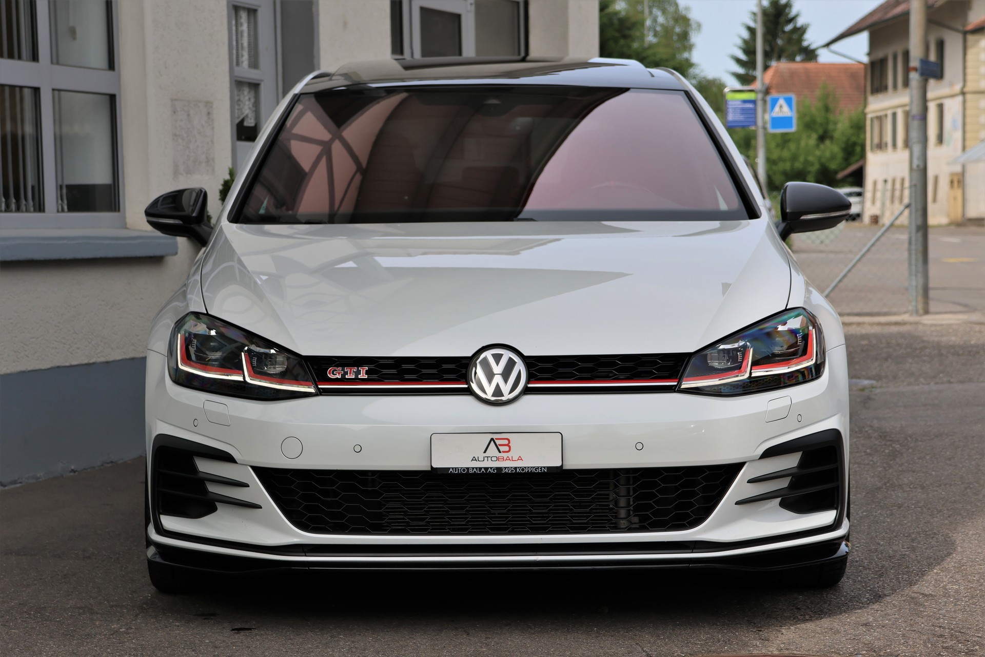 VW Golf 2.0 TSI GTI TCR DSG (CH)-image-1