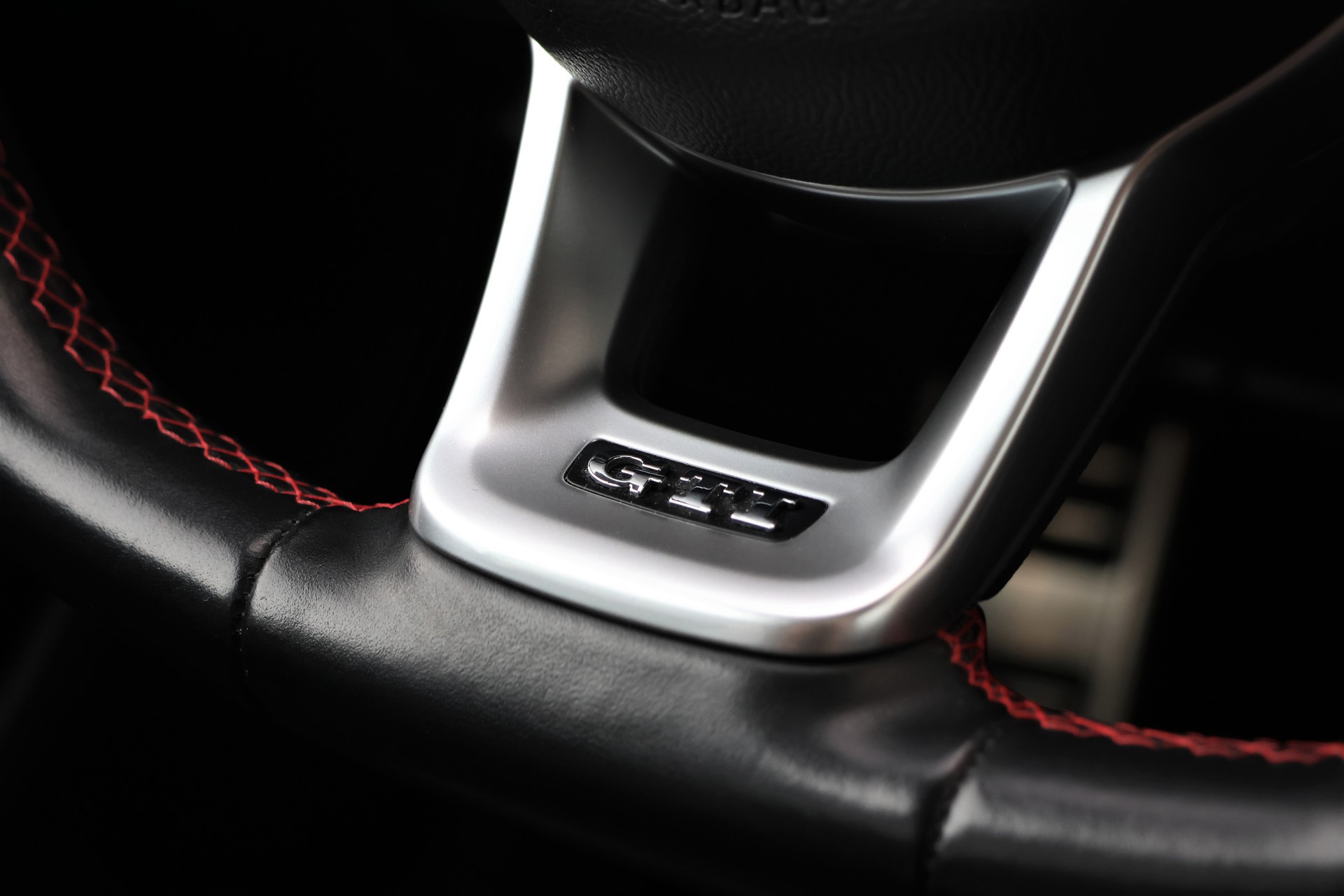 VW Golf 2.0 TSI GTI TCR DSG (CH)-image-17
