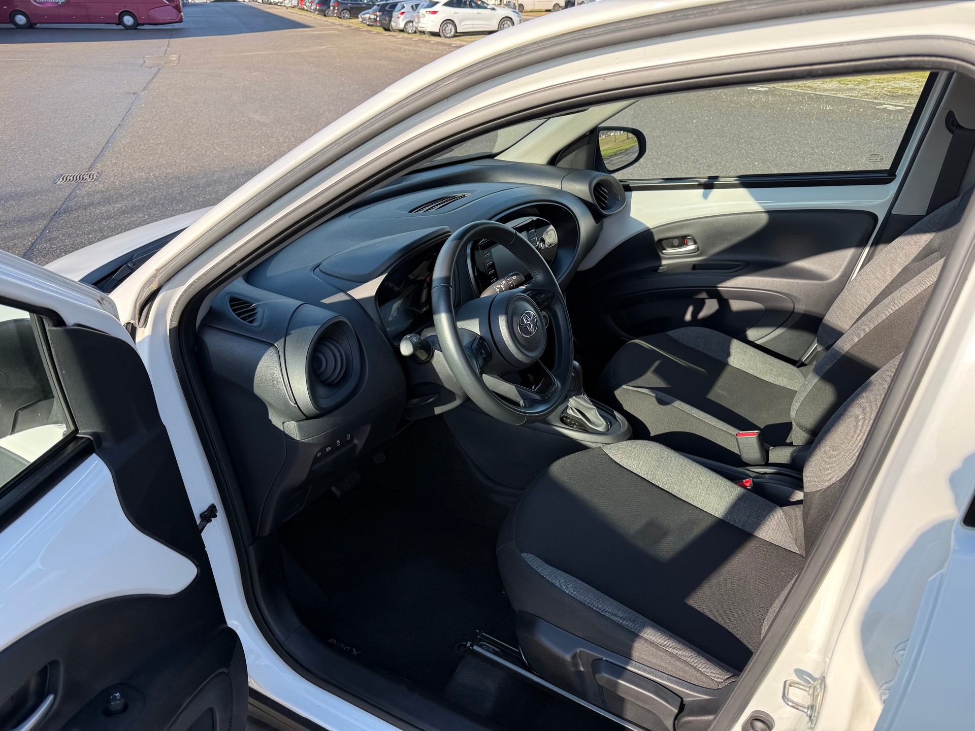TOYOTA 1.0 VVT-i Comfort-image-4