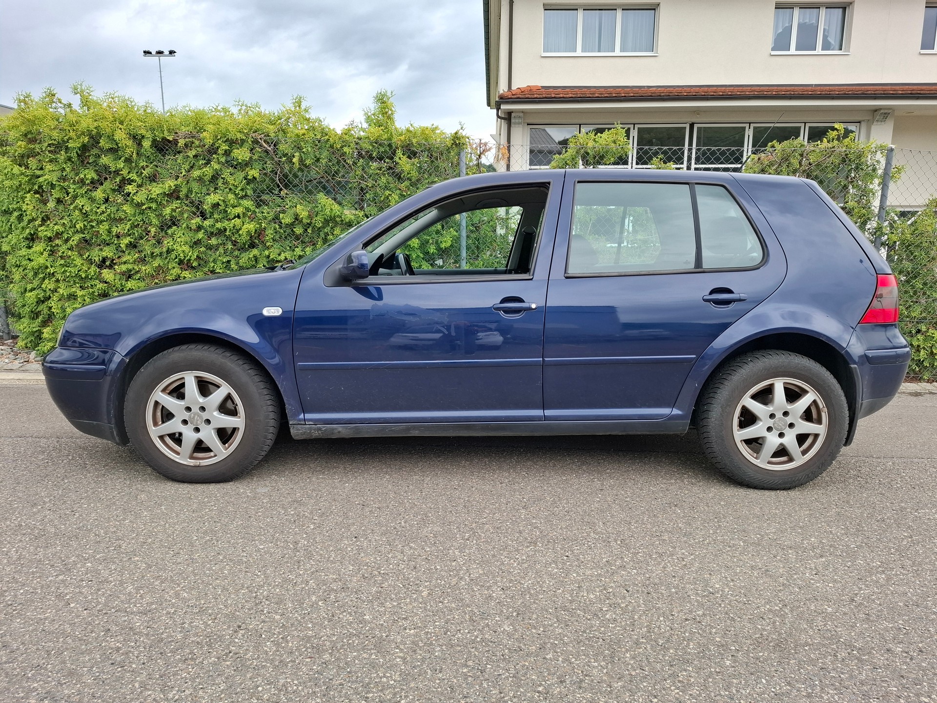 VW GOLF-image-0