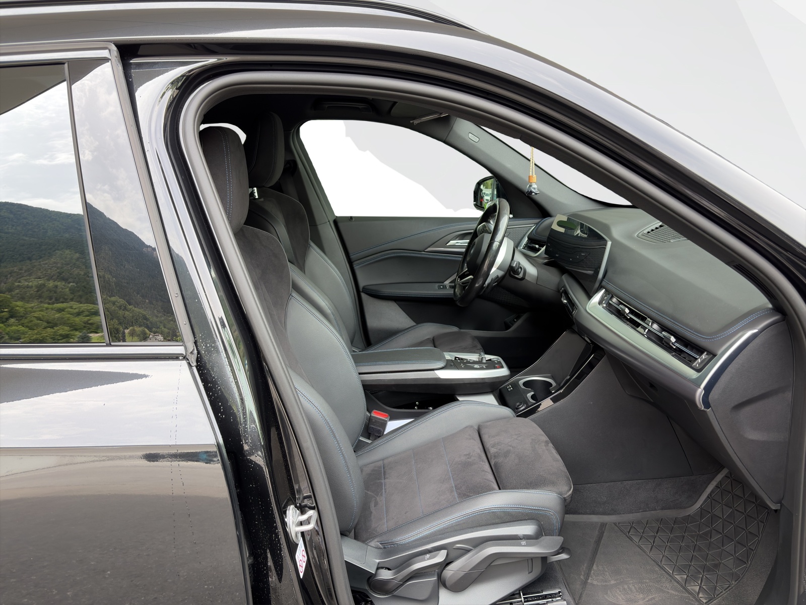 BMW X1 23i xDrive-image-15