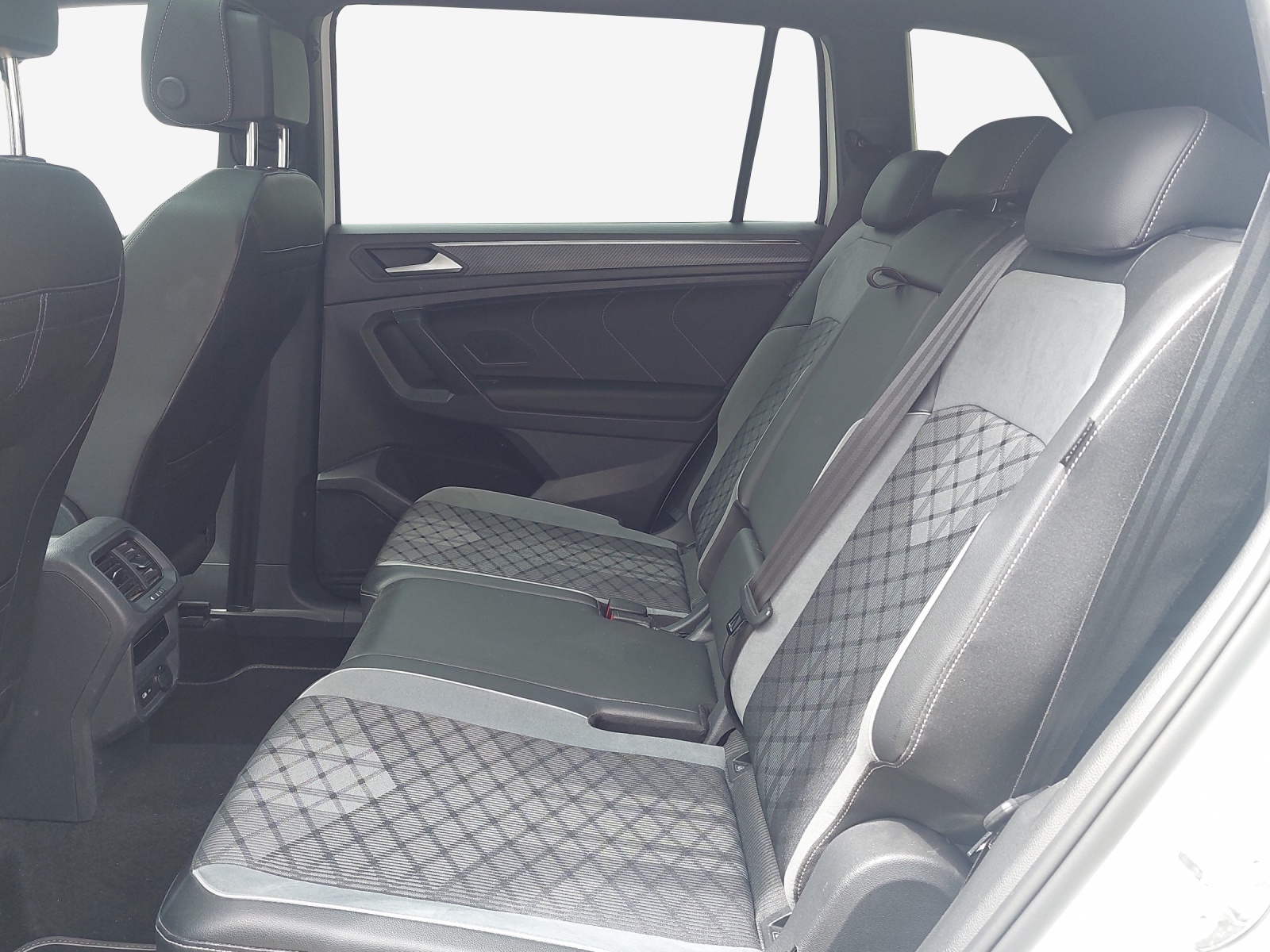 VW Tiguan Allspace 2.0TSI R-Line 4Motion DSG-image-11