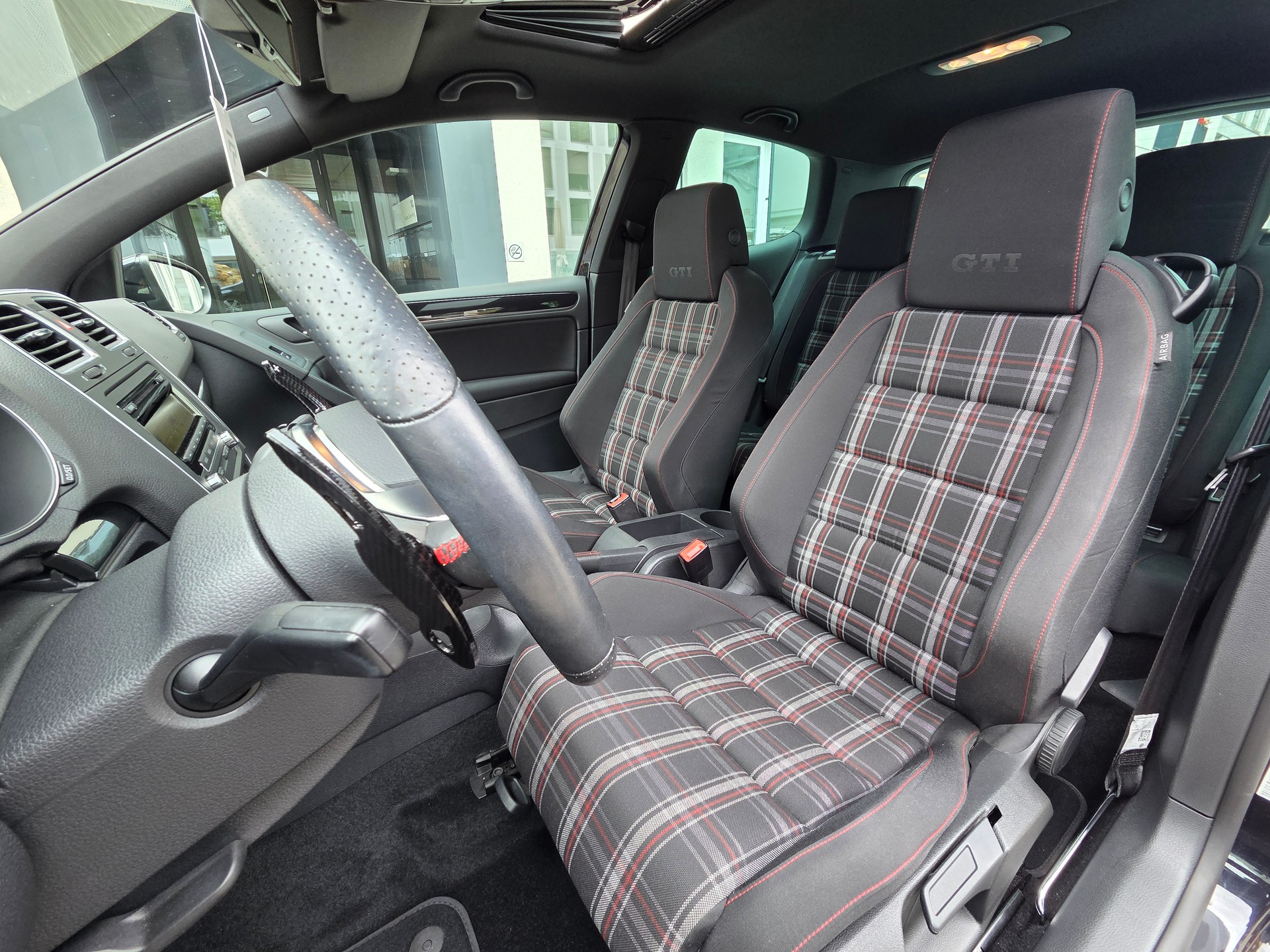 VW Golf 2.0 TSI GTI DSG-image-13